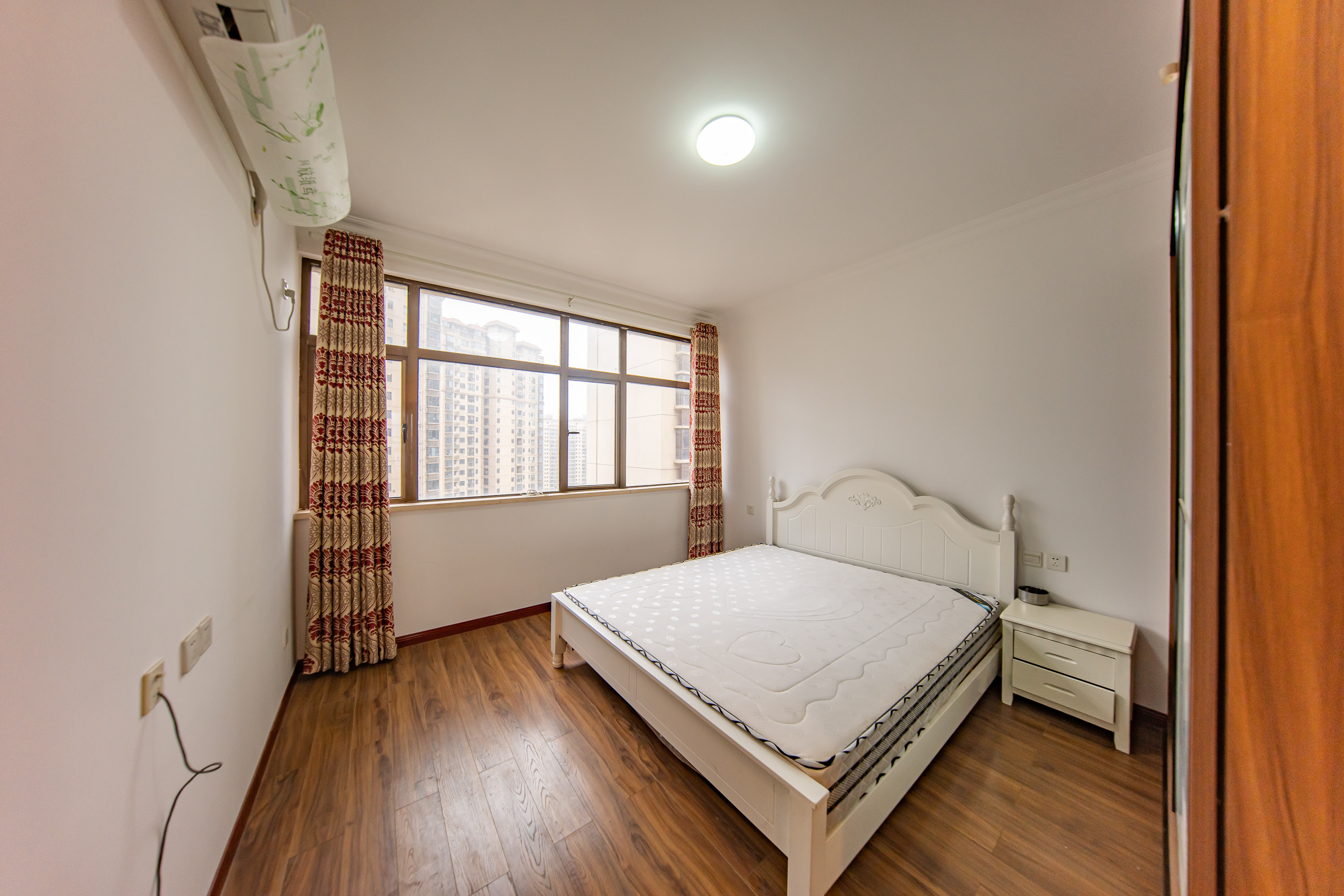 江山帝景哈佛 5室2厅2卫 139.0万 江山帝景哈佛 5室2厅2卫 139.0万卧室