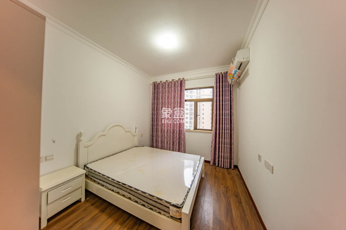 江山帝景哈佛 5室2厅2卫 139.0万 江山帝景哈佛 5室2厅2卫 139.0万卧室