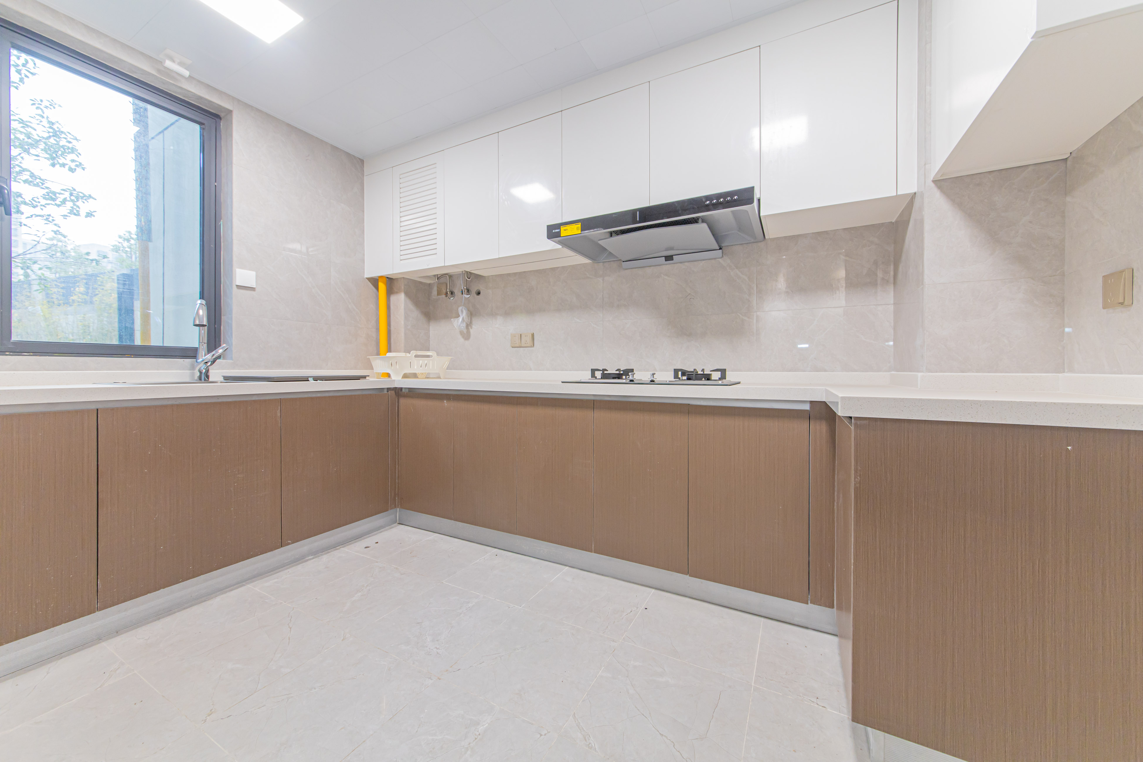 江悦和鸣  3室2厅2卫    221.0万 江悦和鸣  3室2厅2卫    221.0万厨房