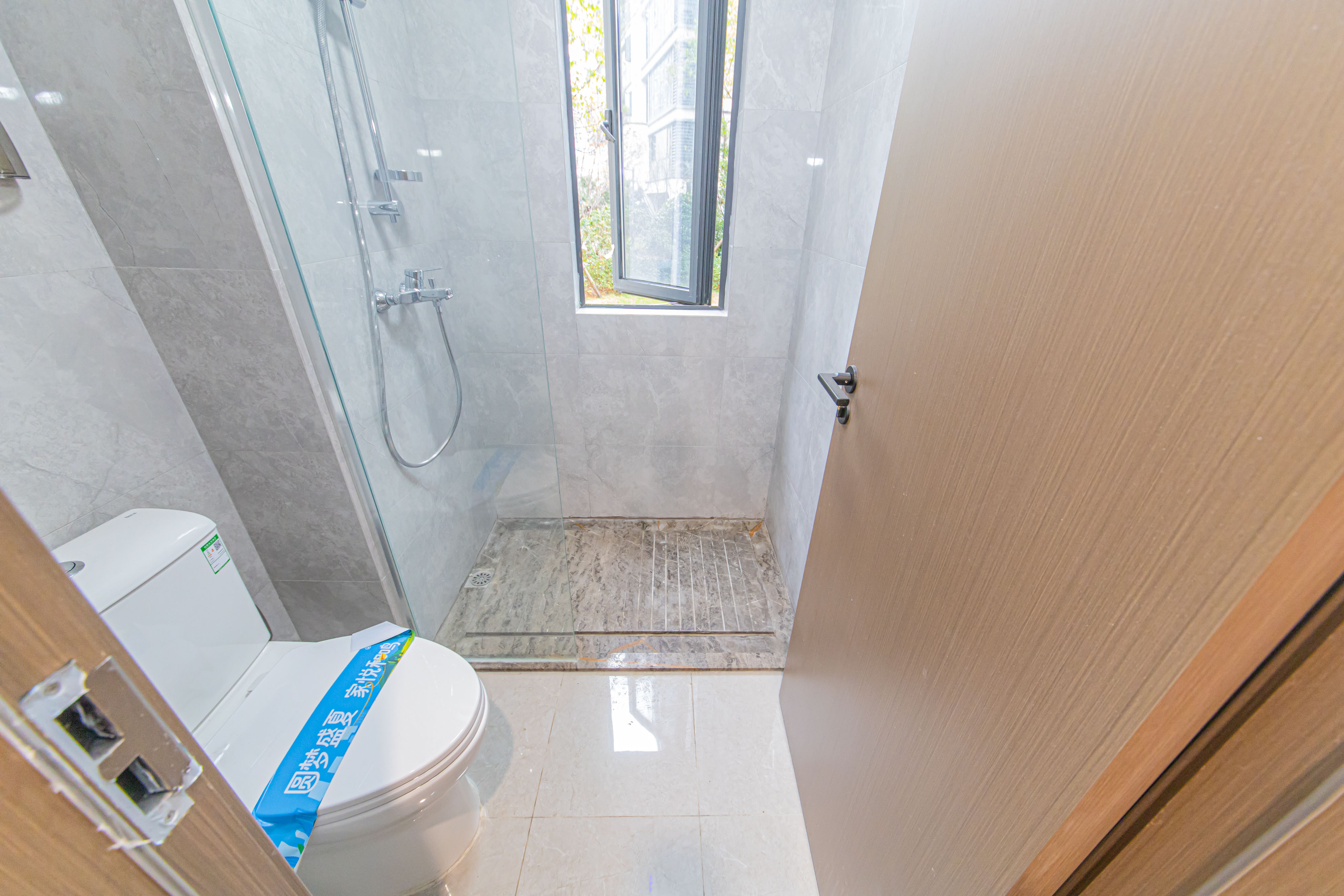 江悦和鸣  3室2厅2卫    221.0万 江悦和鸣  3室2厅2卫    221.0万卫生间