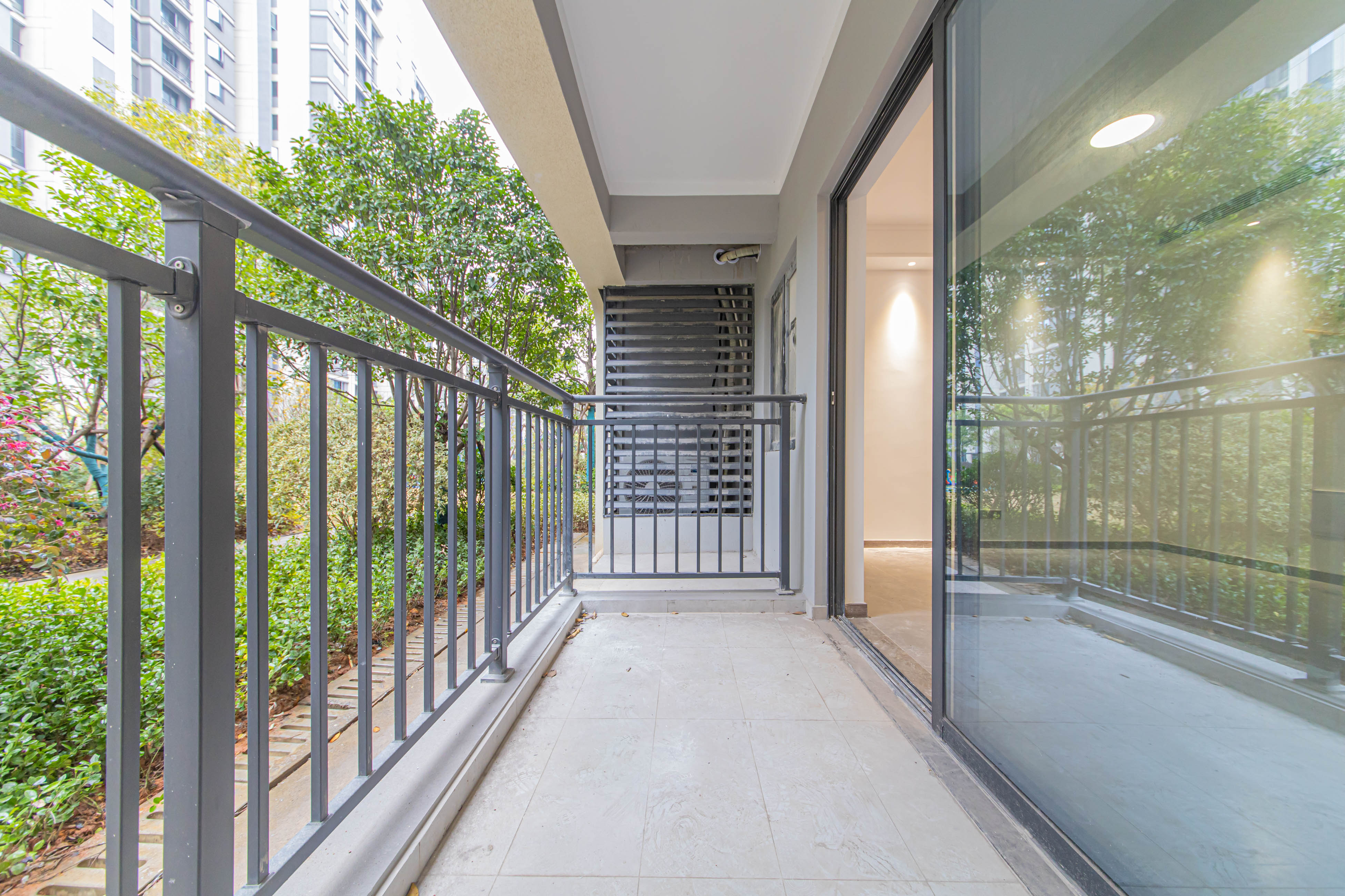 江悦和鸣  3室2厅2卫    221.0万 江悦和鸣  3室2厅2卫    221.0万阳台