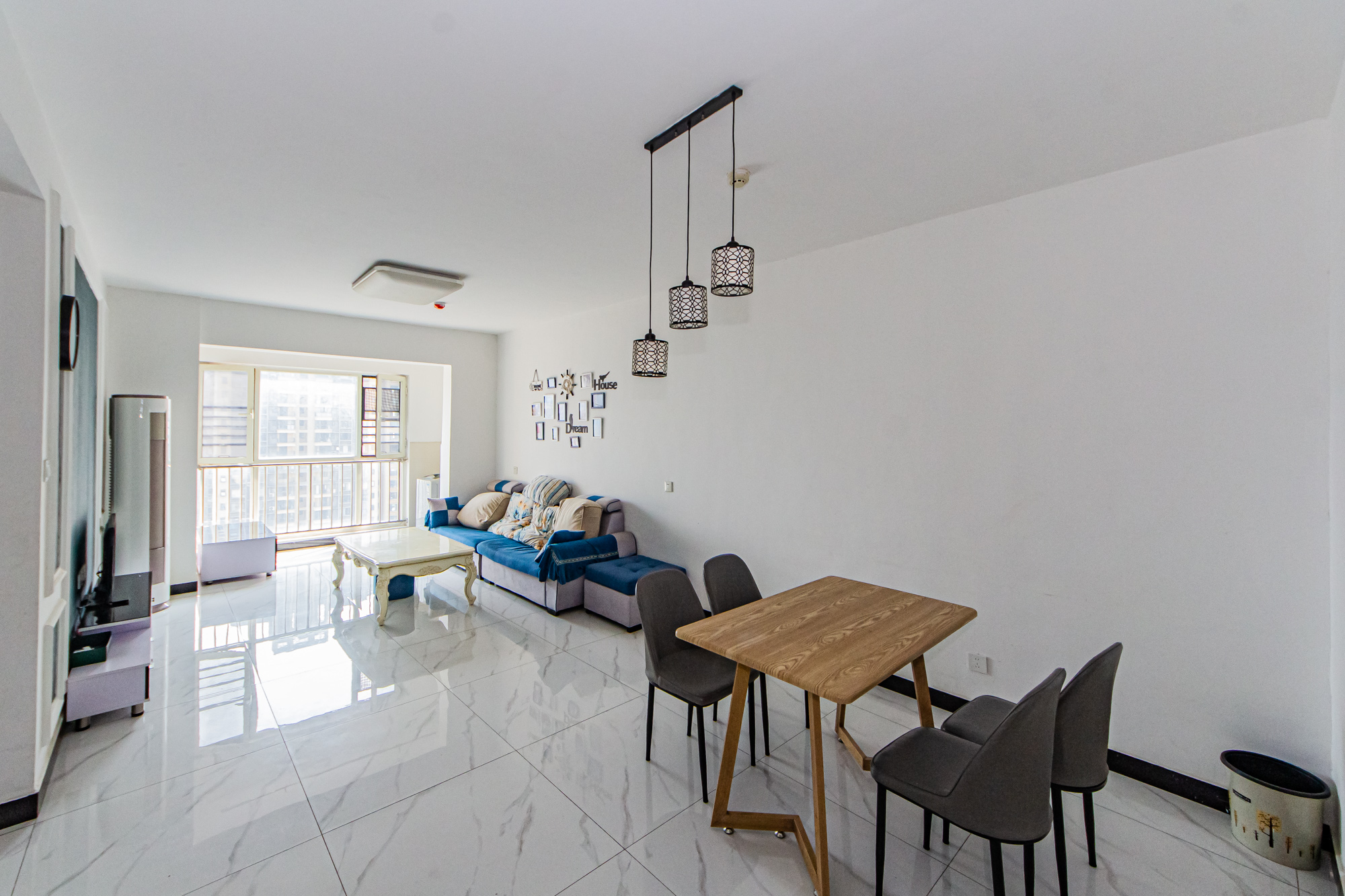 北辰三角洲E6区  3室2厅1卫    123.0万 北辰三角洲E6区  3室2厅1卫    123.0万客厅