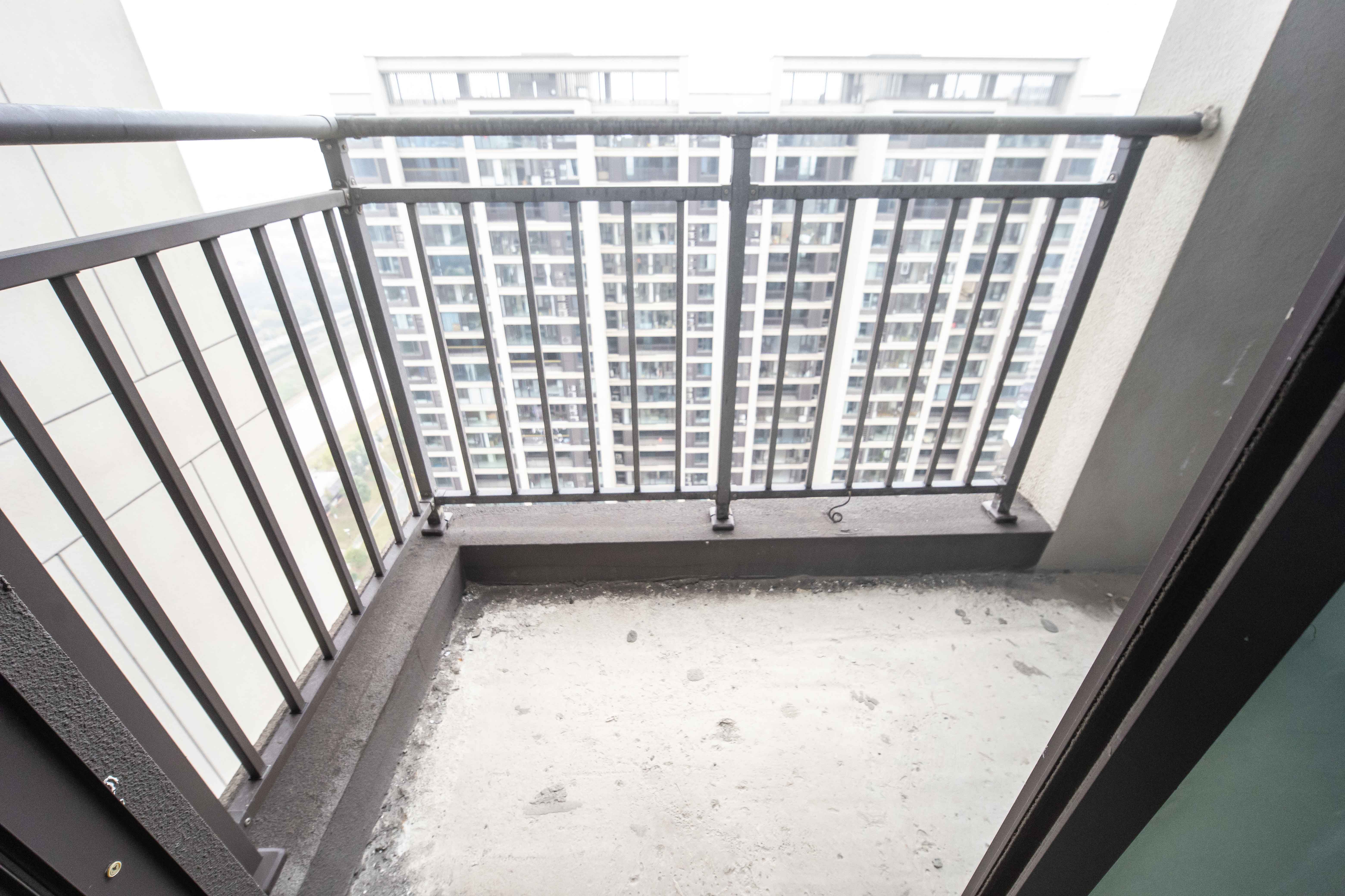 德奥悦东方  4室2厅2卫   196.50万阳台