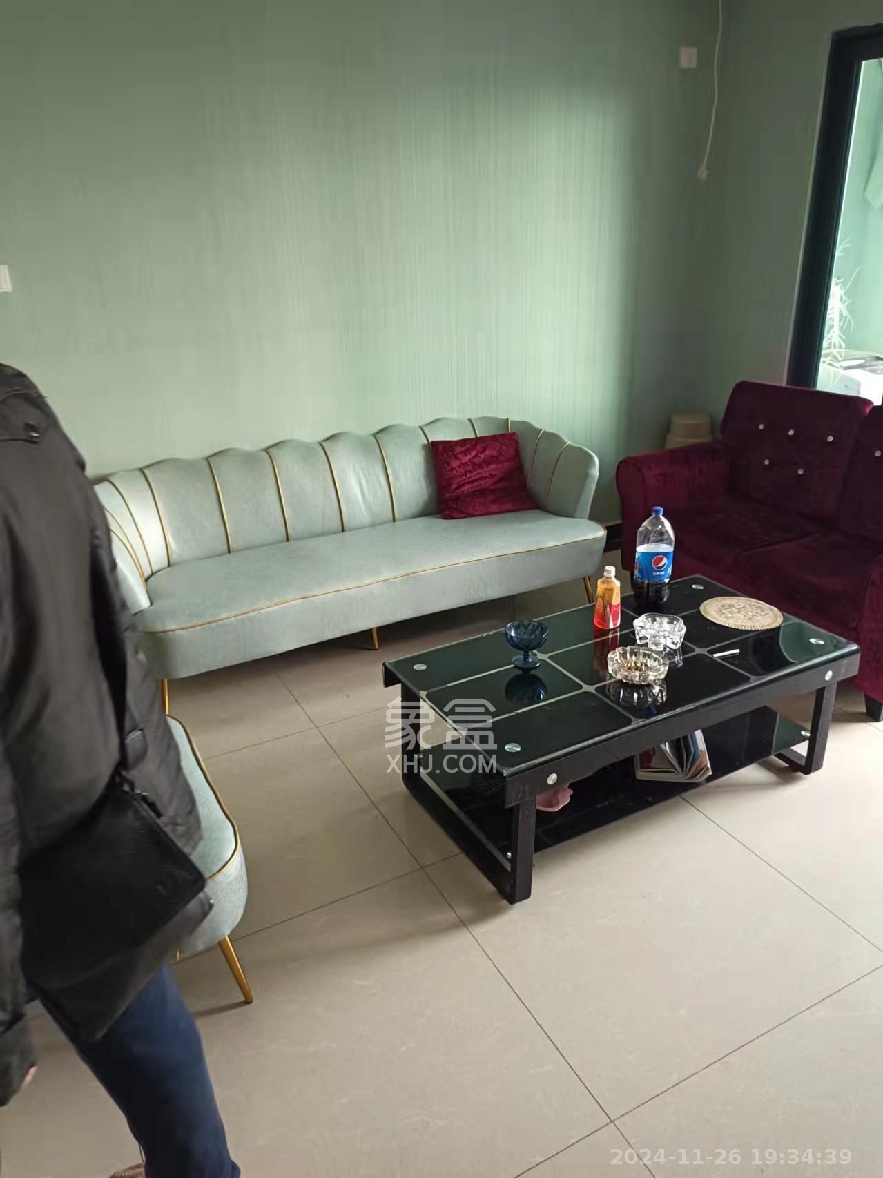 恒大华府 1室2厅1卫 2300.00元/月 恒大华府 1室2厅1卫 2300.00元/月室内图