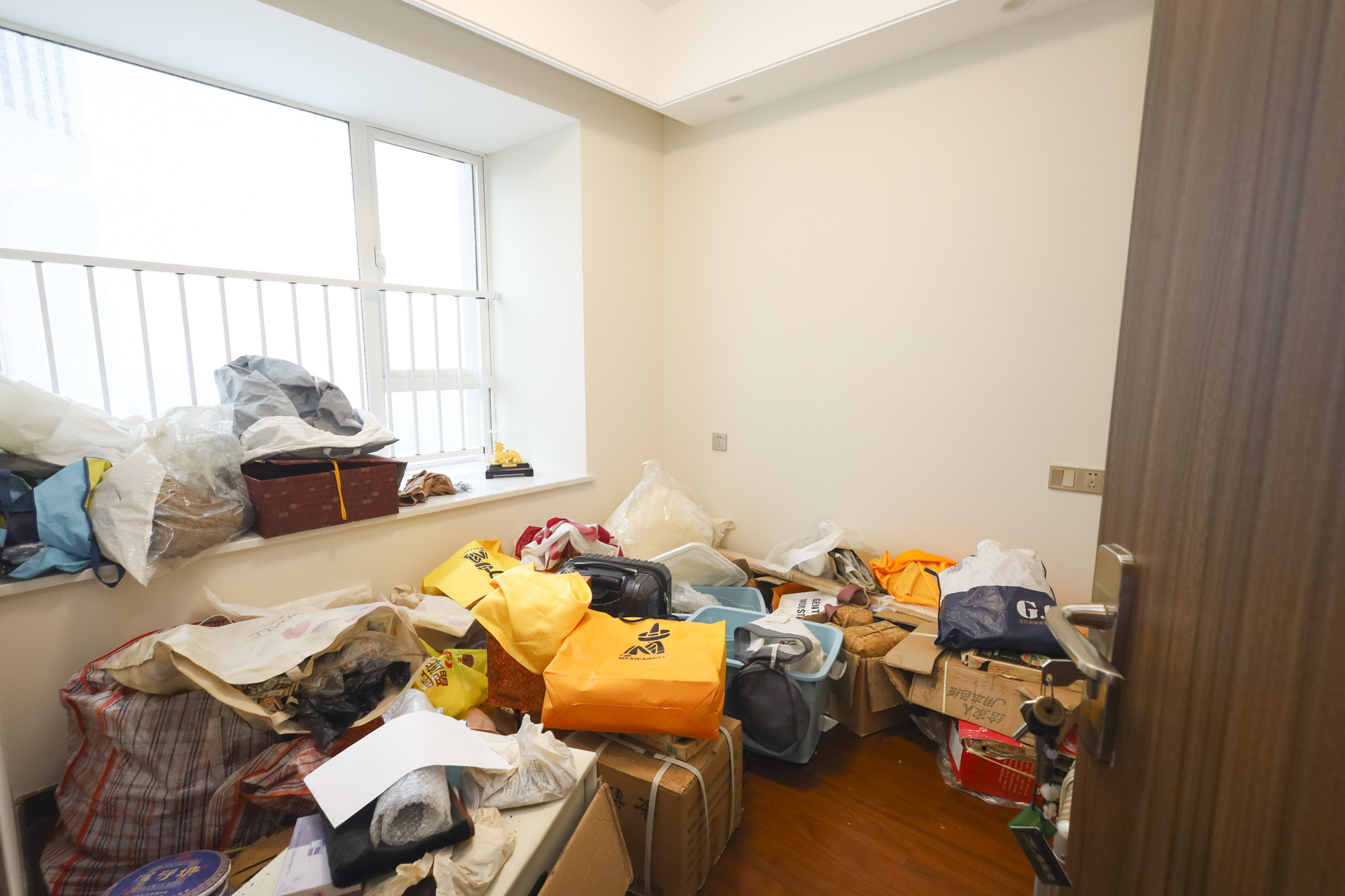 中欣楚天御府E区  4室2厅1卫    122.0万 中欣楚天御府E区  4室2厅1卫    122.0万卧室