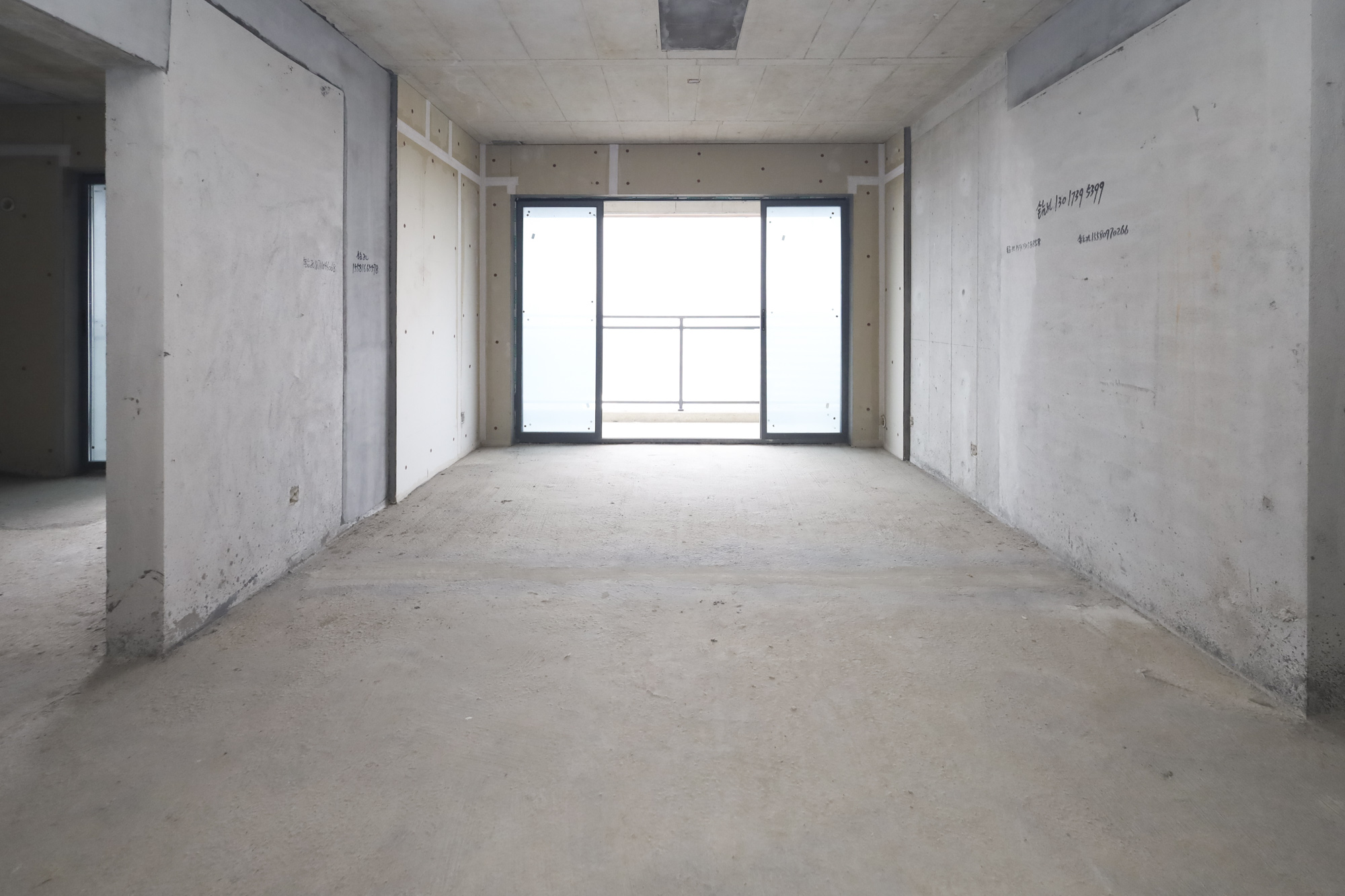 嘉新时代广场  3室2厅2卫    66.8万 嘉新时代广场  3室2厅2卫    66.8万客厅