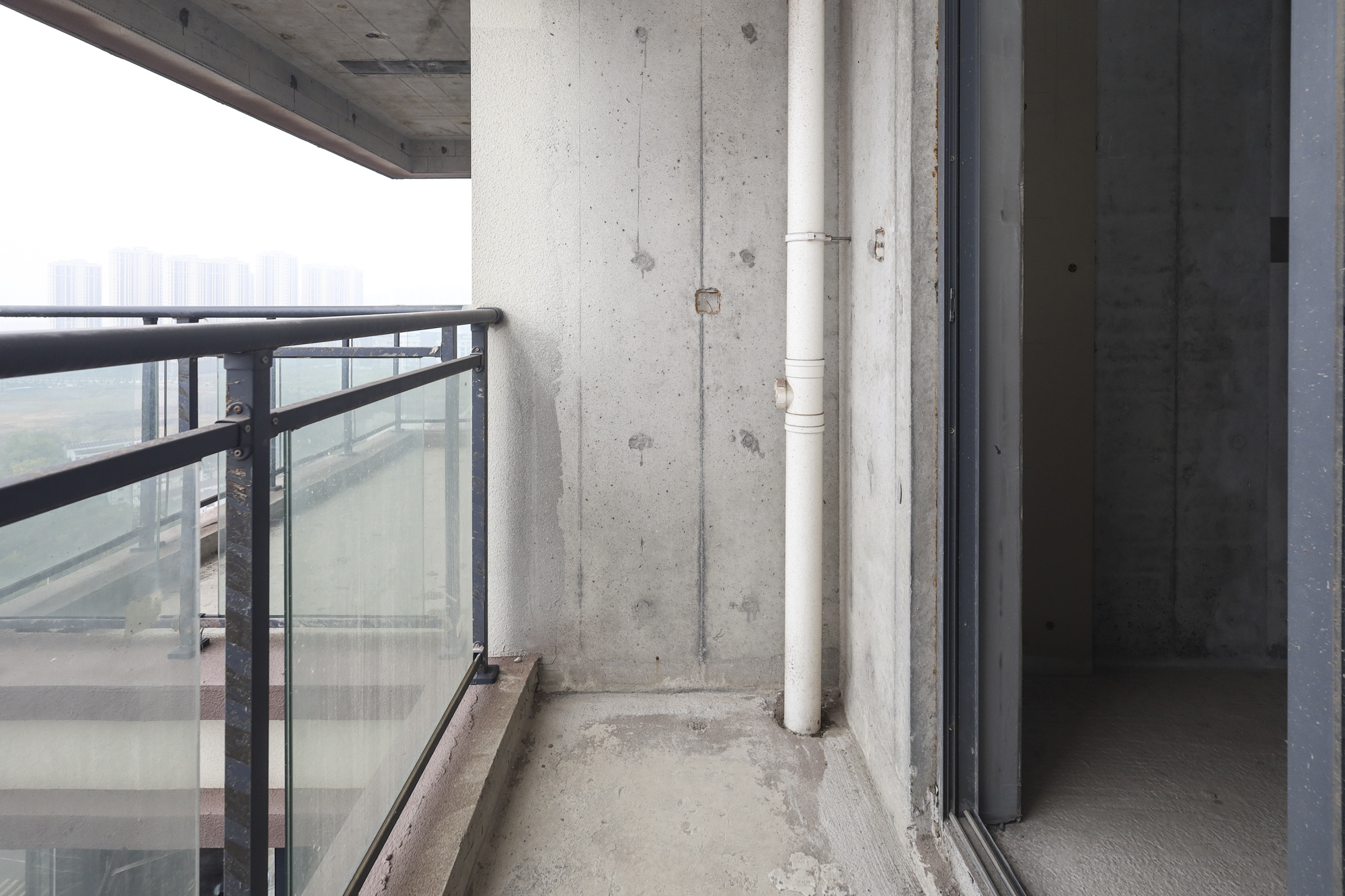 嘉新时代广场  3室2厅2卫    66.8万 嘉新时代广场  3室2厅2卫    66.8万阳台