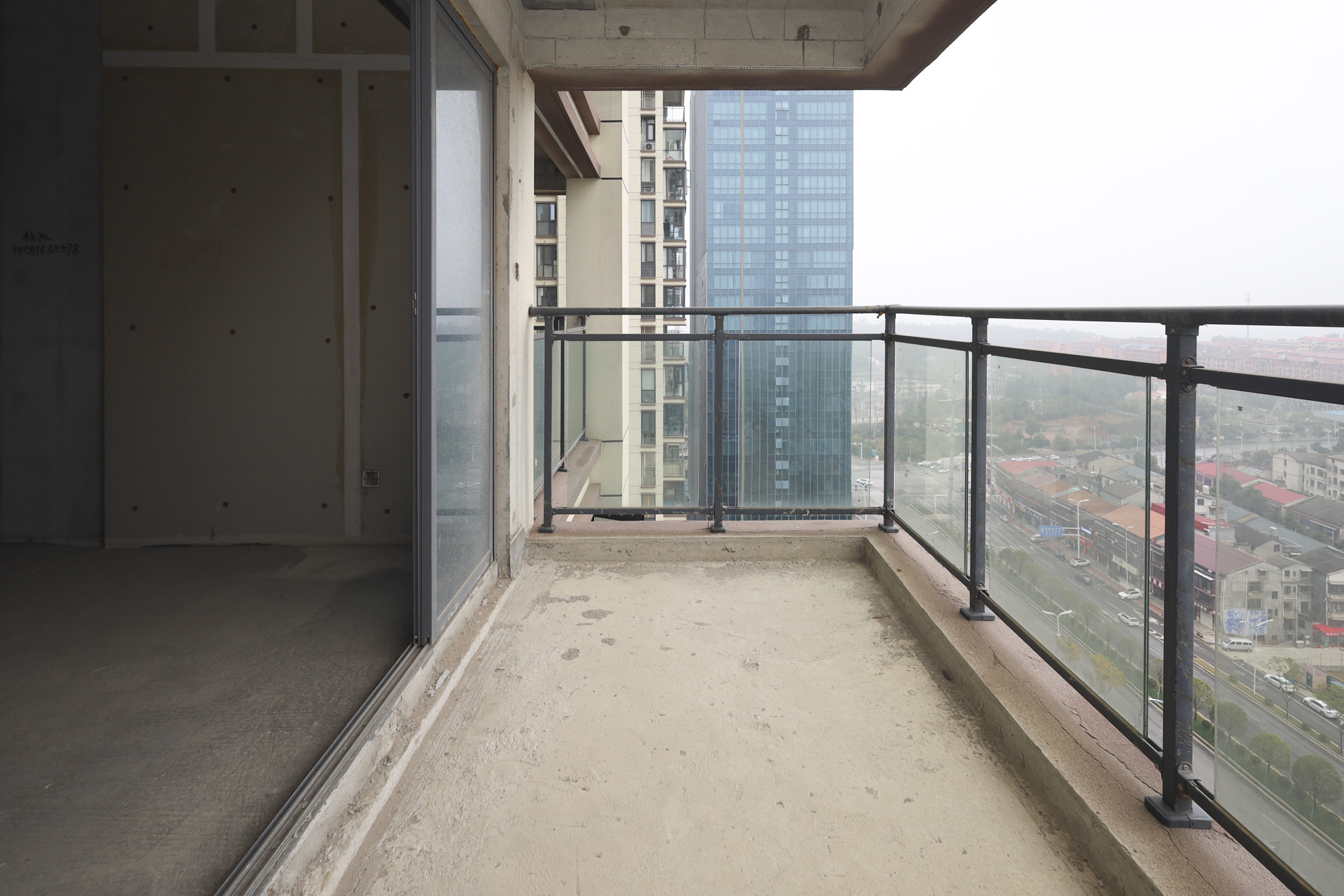 嘉新时代广场  3室2厅2卫    66.8万 嘉新时代广场  3室2厅2卫    66.8万阳台