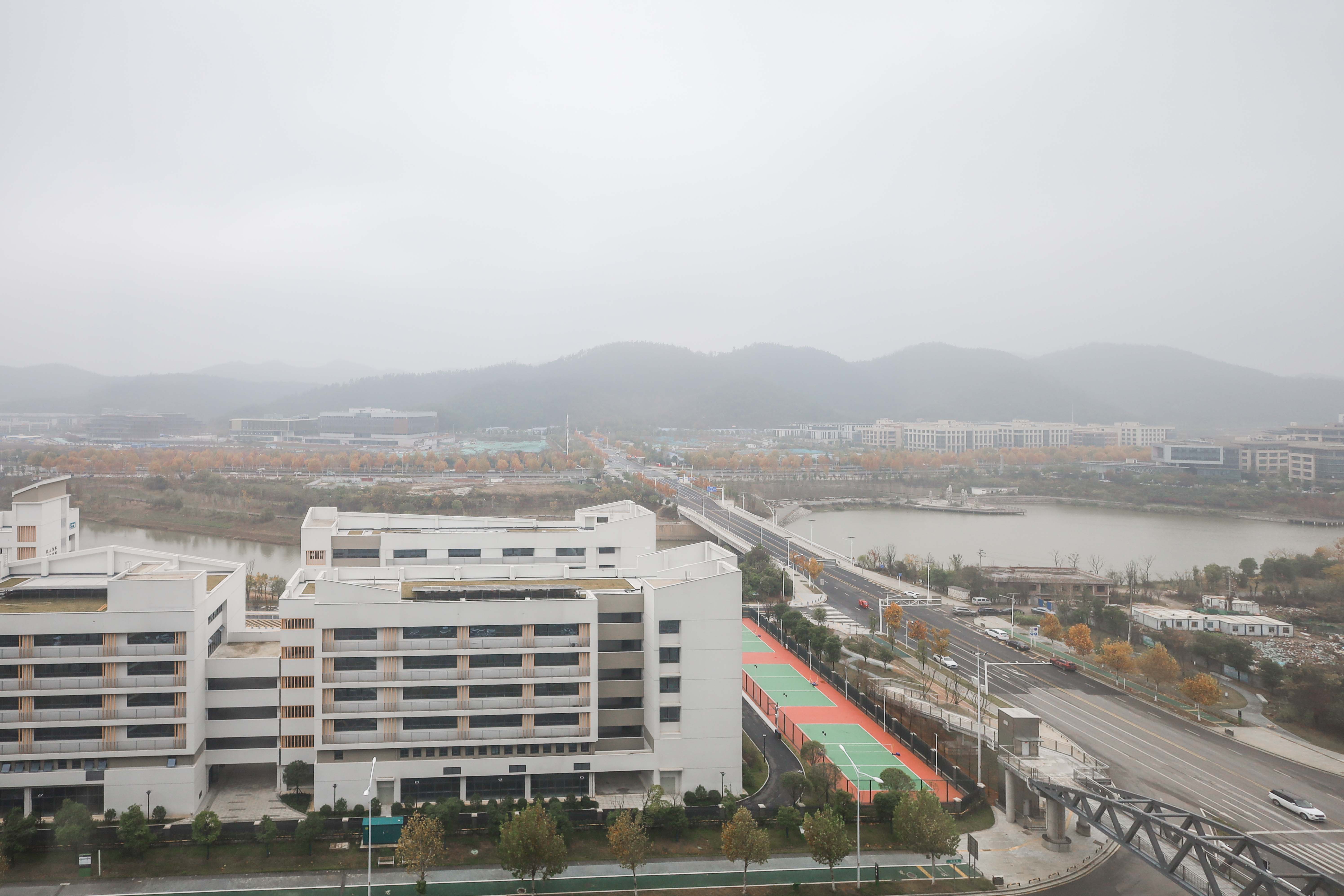 绿城招商桂语雲峯  5室2厅3卫   398.00万阳台