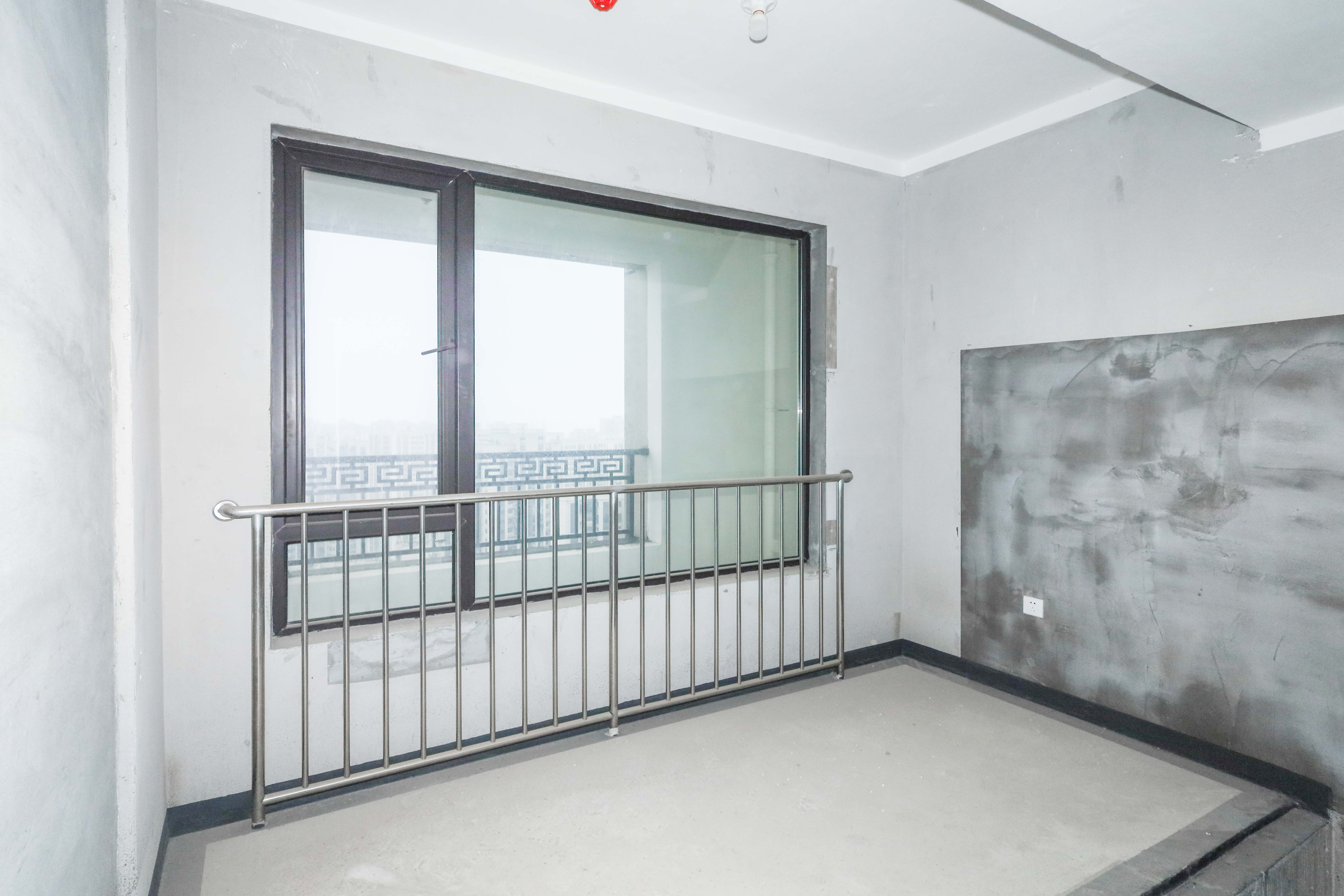 建发央著  4室2厅2卫   238.00万卧室