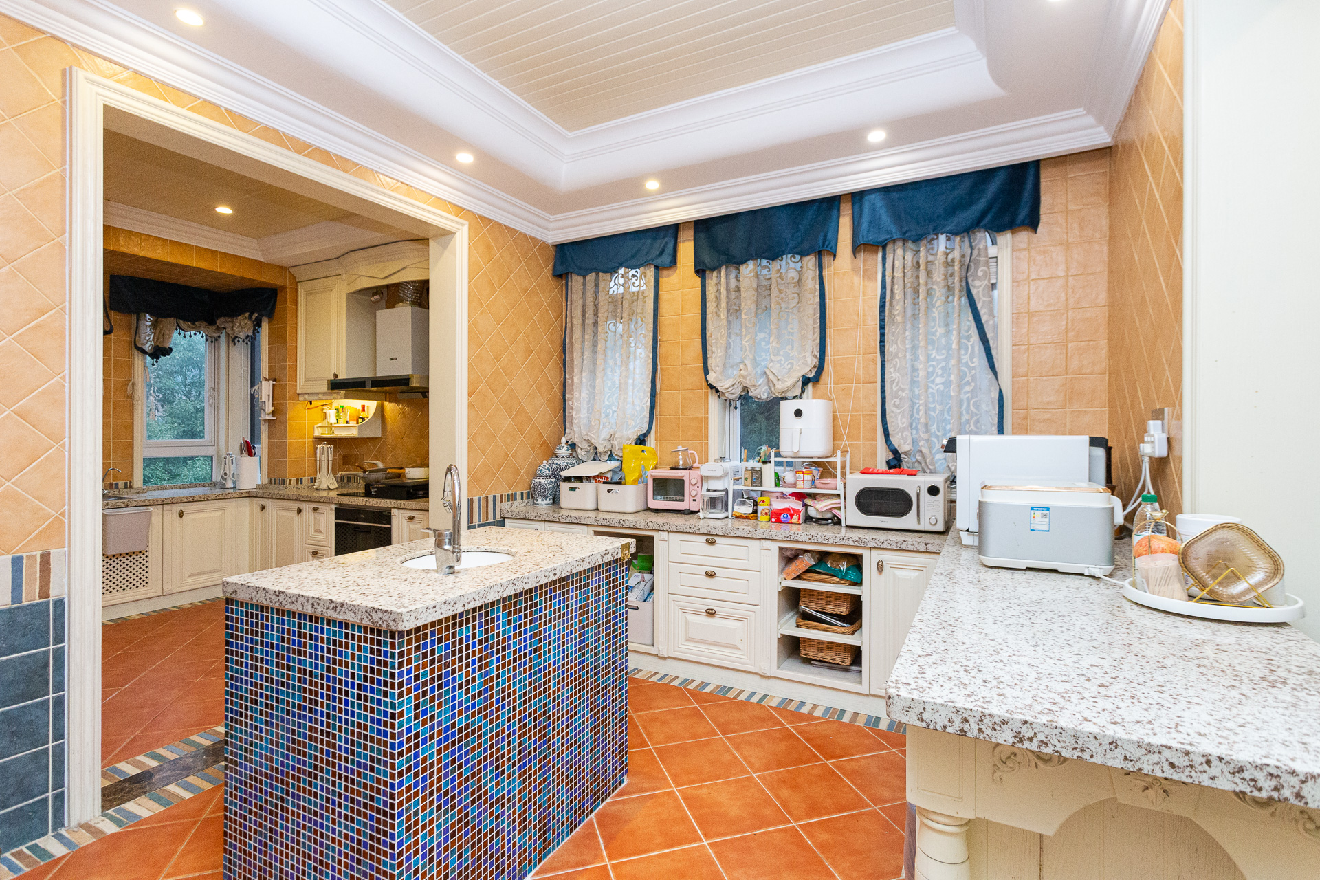 谷山逸墅  5室2厅4卫    383.0万 谷山逸墅  5室2厅4卫    383.0万厨房