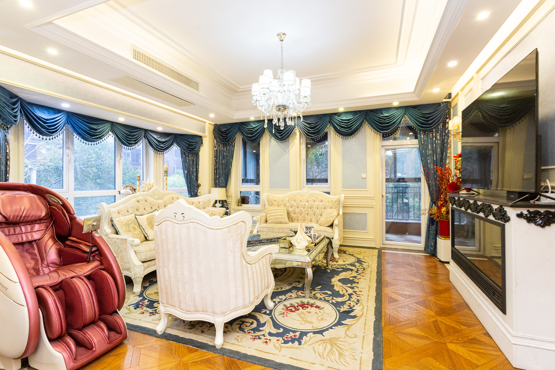 谷山逸墅  5室2厅4卫    383.0万 谷山逸墅  5室2厅4卫    383.0万客厅