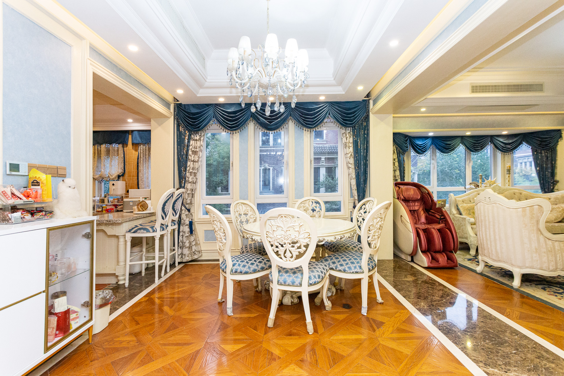 谷山逸墅  5室2厅4卫    383.0万 谷山逸墅  5室2厅4卫    383.0万客厅