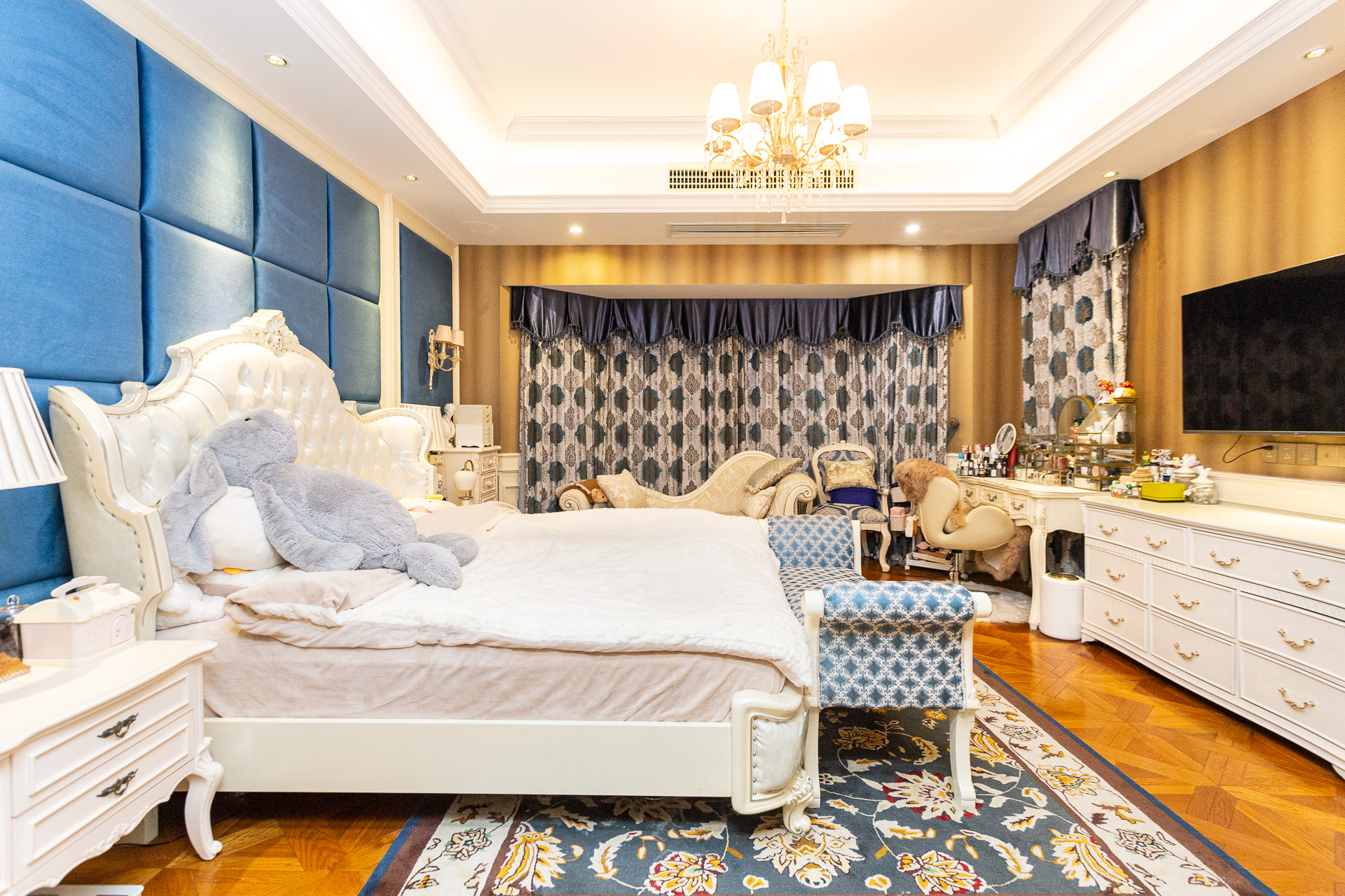 谷山逸墅  5室2厅4卫    383.0万 谷山逸墅  5室2厅4卫    383.0万卧室