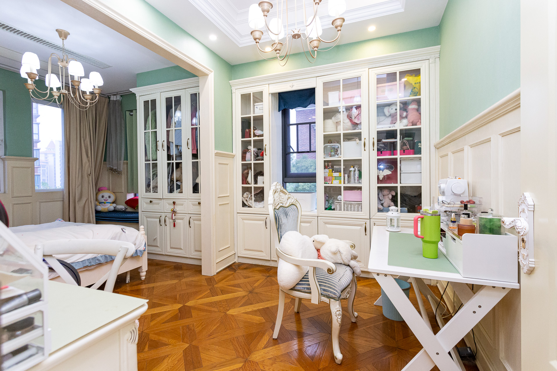 谷山逸墅  5室2厅4卫    383.0万 谷山逸墅  5室2厅4卫    383.0万卧室