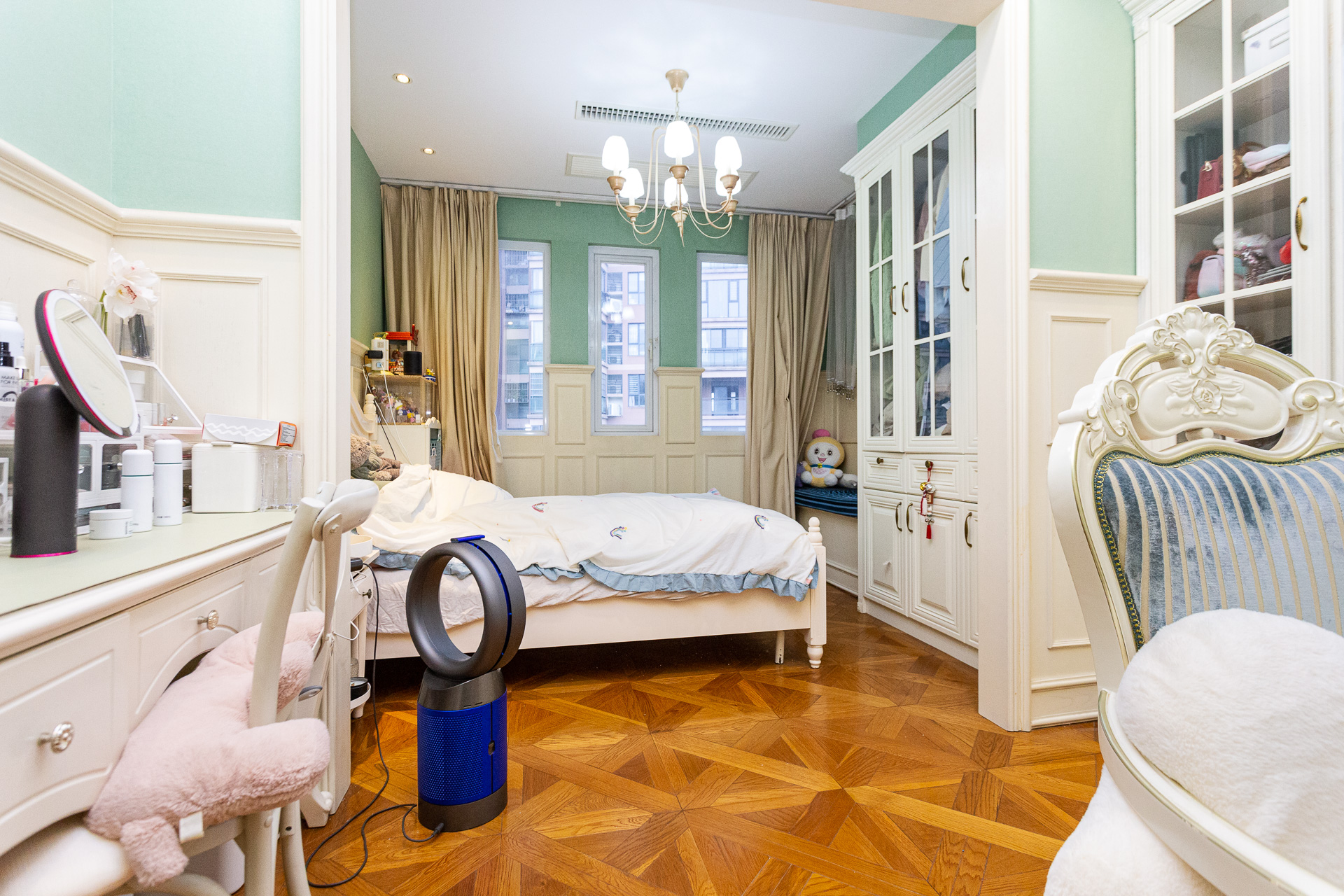 谷山逸墅  5室2厅4卫    383.0万 谷山逸墅  5室2厅4卫    383.0万卧室