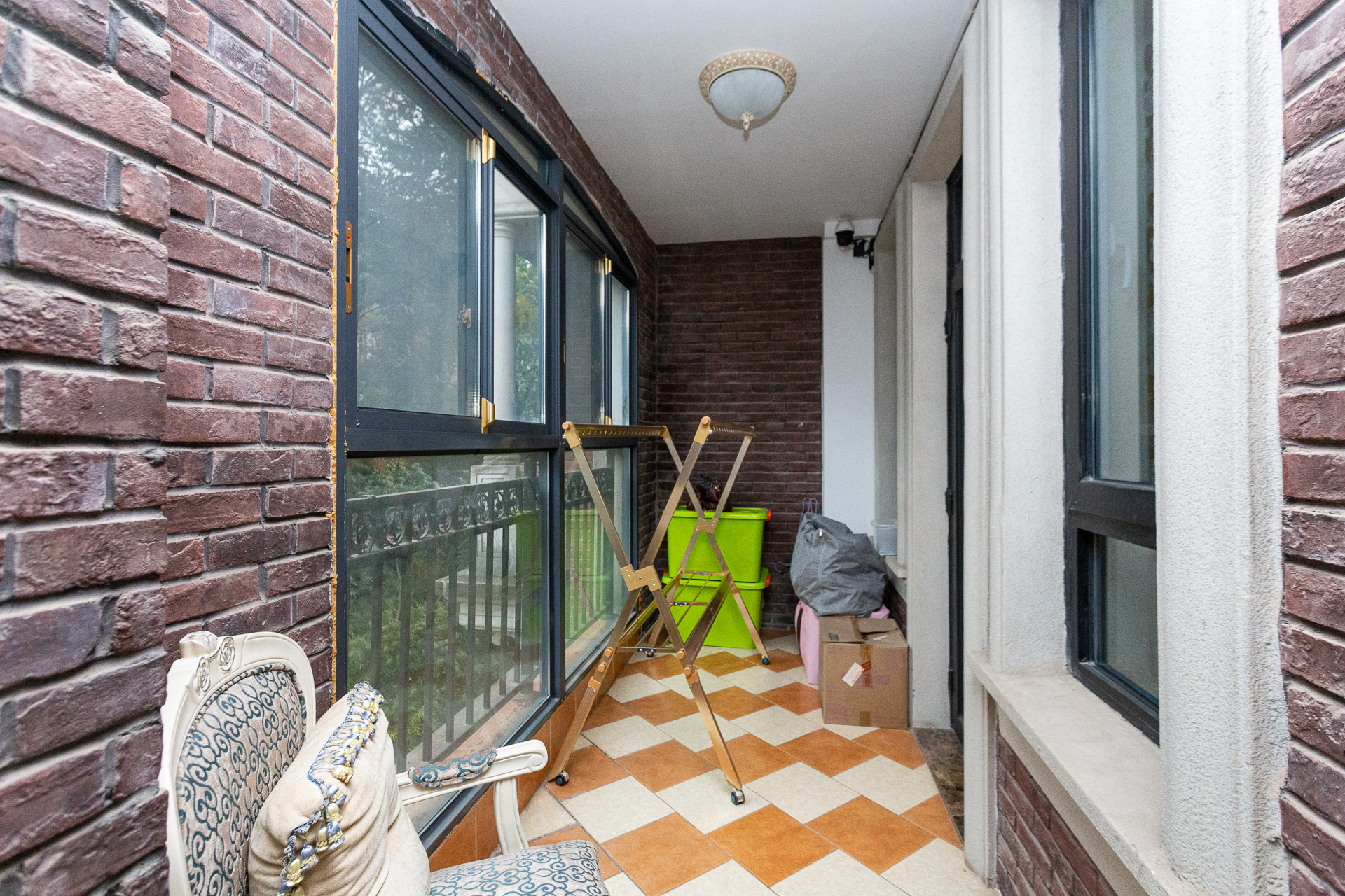 谷山逸墅  5室2厅4卫    383.0万 谷山逸墅  5室2厅4卫    383.0万阳台