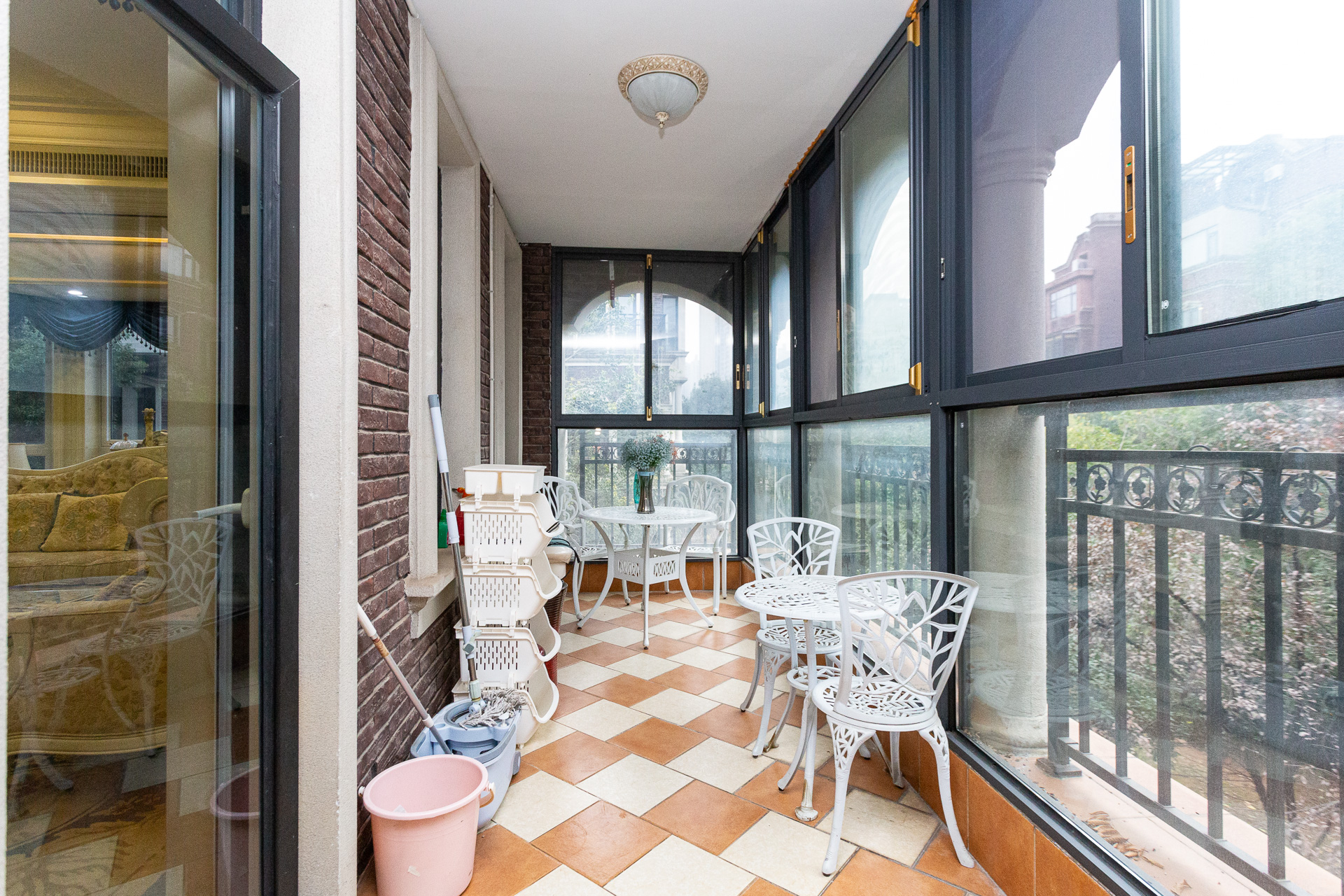 谷山逸墅  5室2厅4卫    383.0万 谷山逸墅  5室2厅4卫    383.0万阳台