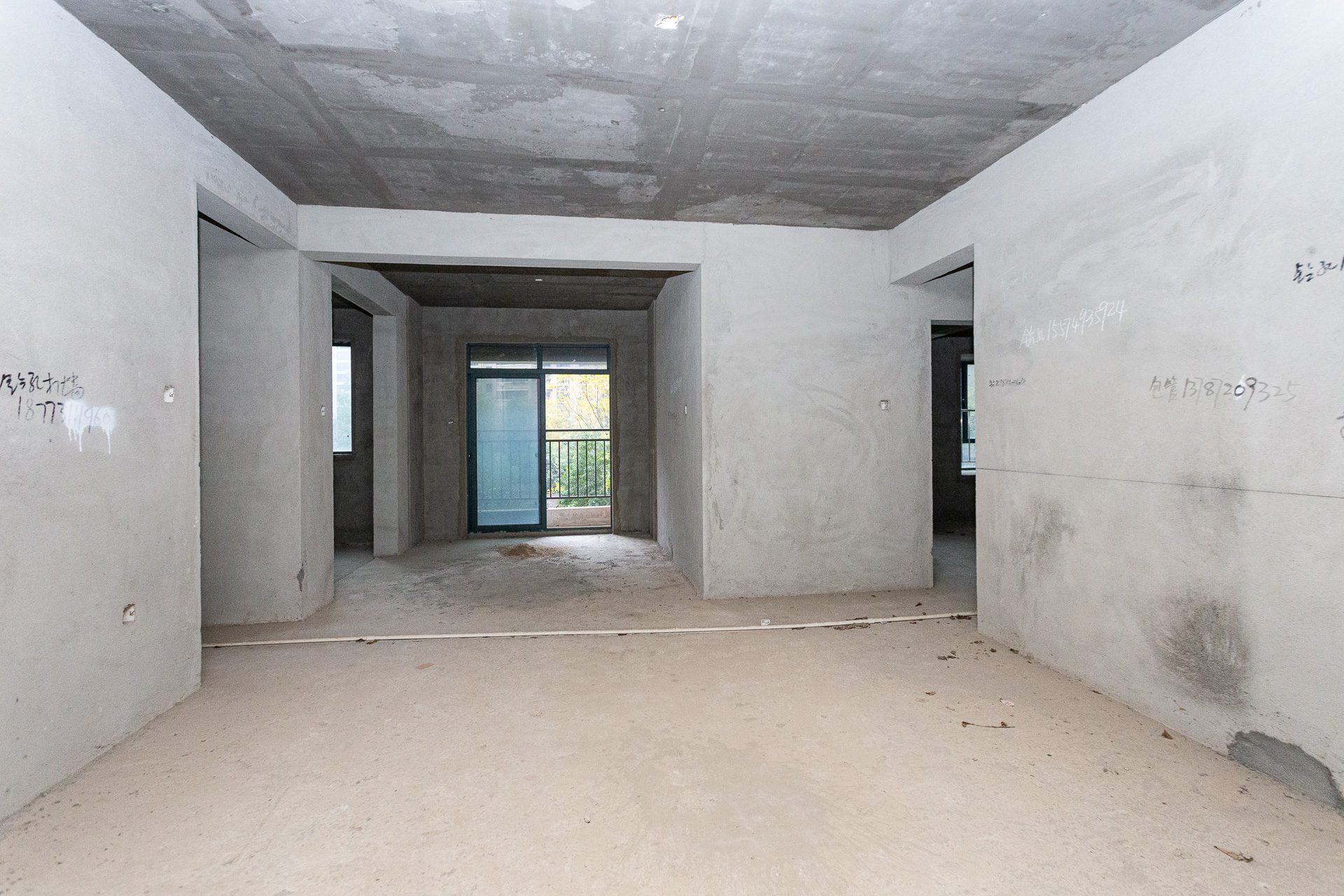 金湘苑(星澜之悦) 5室2厅2卫 85.0万 金湘苑(星澜之悦) 5室2厅2卫 85.0万客厅