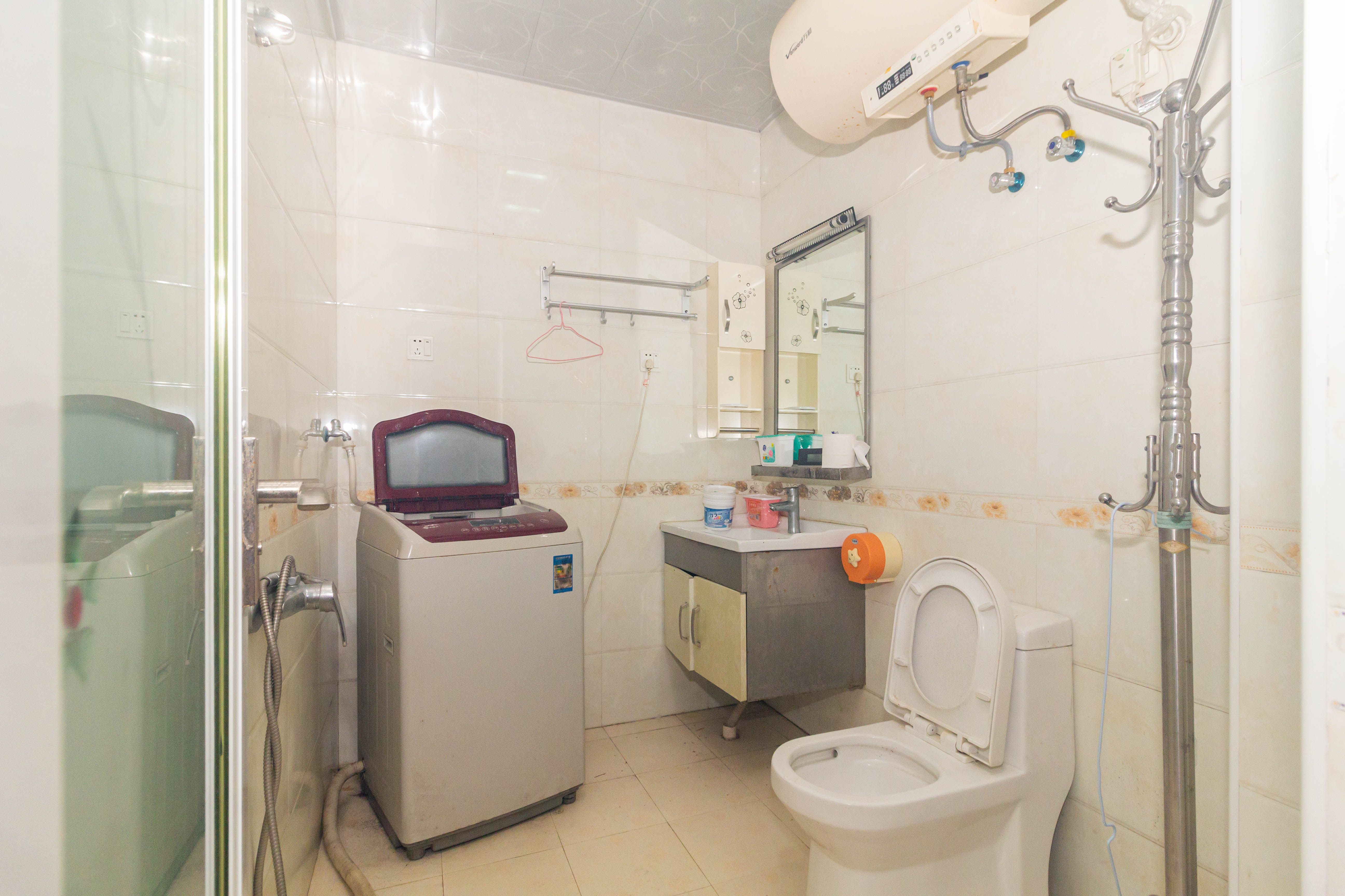 湖南有色地质勘查局宿舍(榔梨镇)  3室2厅2卫    68.0万 湖南有色地质勘查局宿舍(榔梨镇)  3室2厅2卫    68.0万卫生间