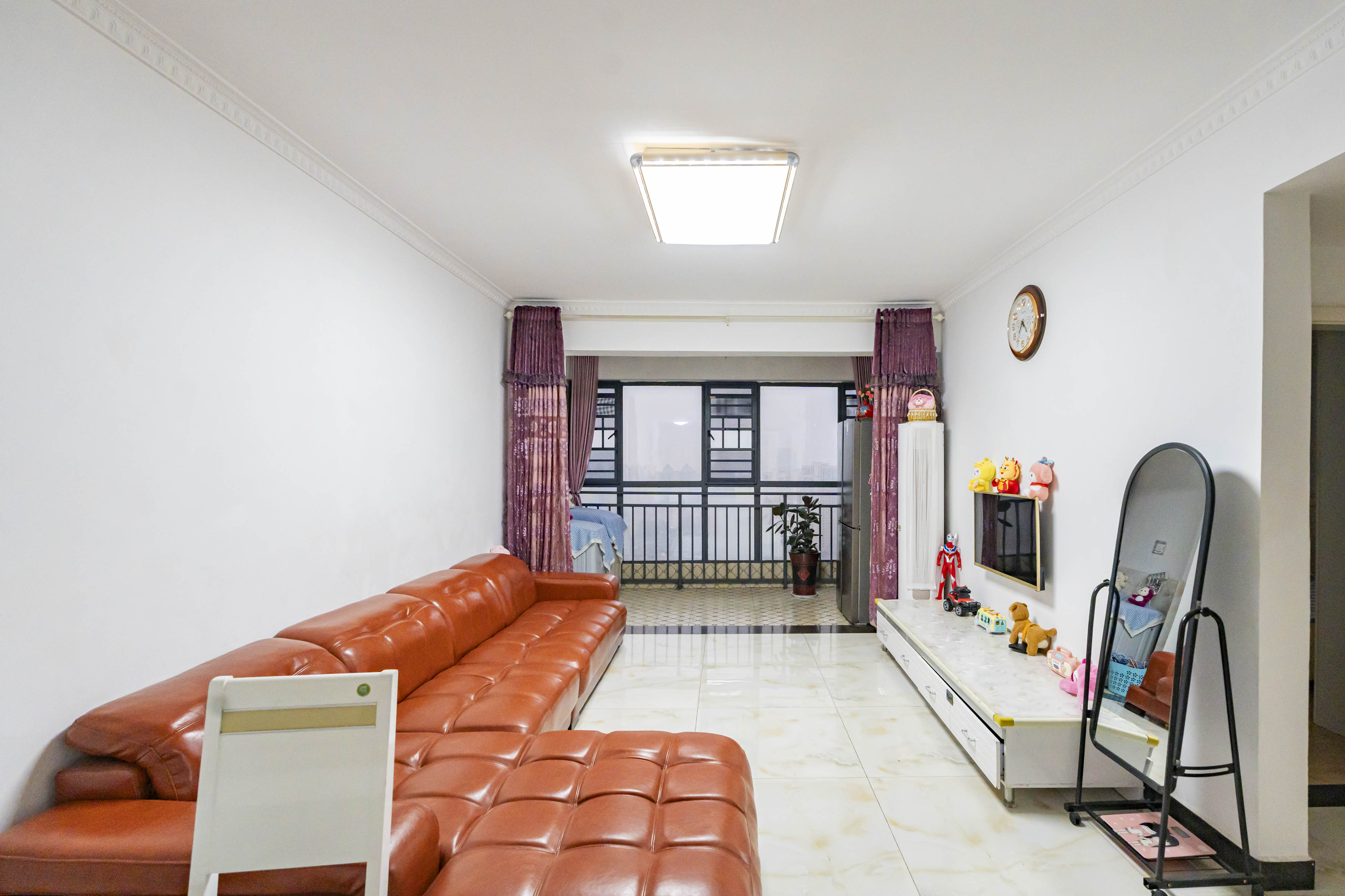 悦湖山  4室2厅1卫    68.0万 悦湖山  4室2厅1卫    68.0万客厅