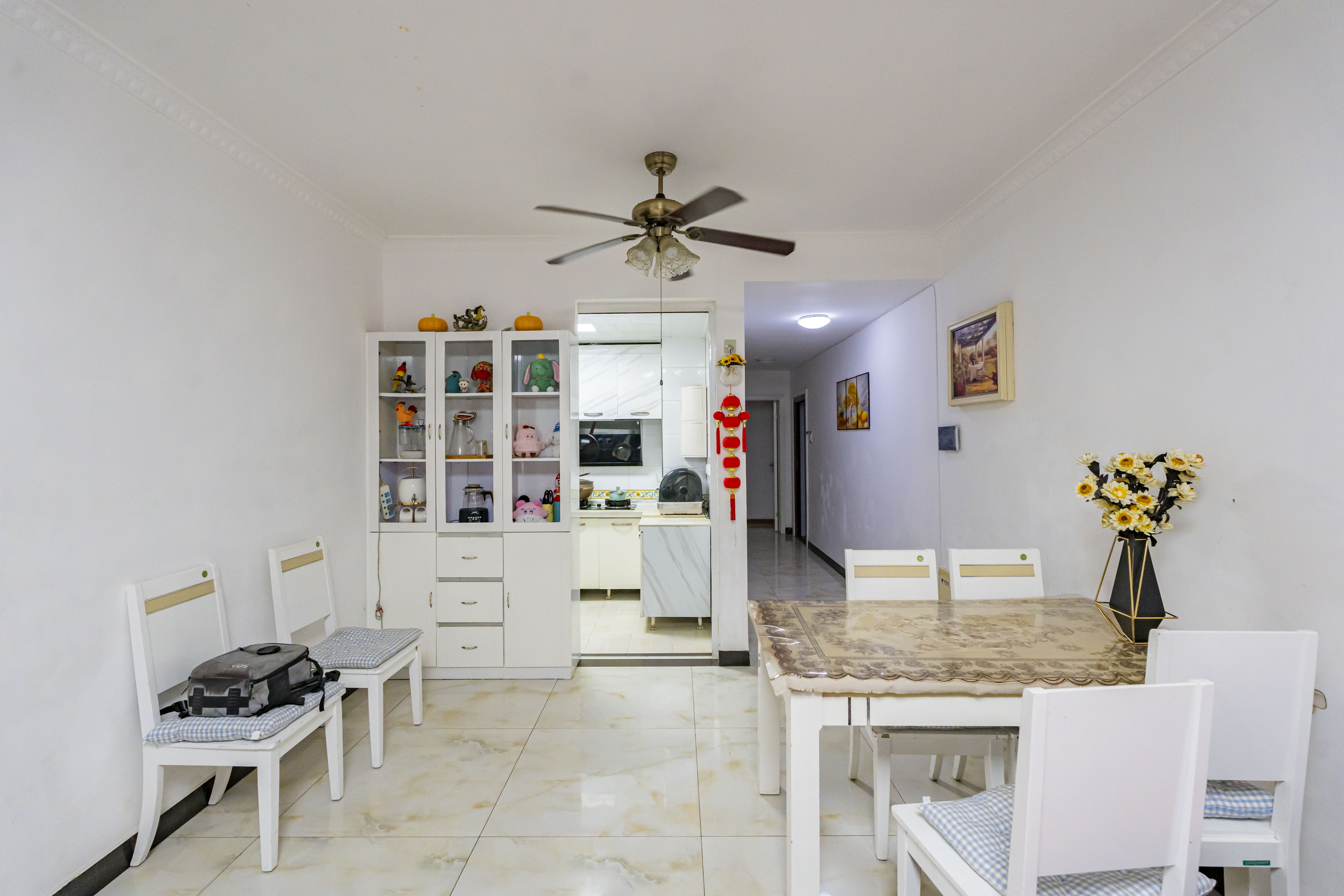 悦湖山  4室2厅1卫    68.0万 悦湖山  4室2厅1卫    68.0万客厅