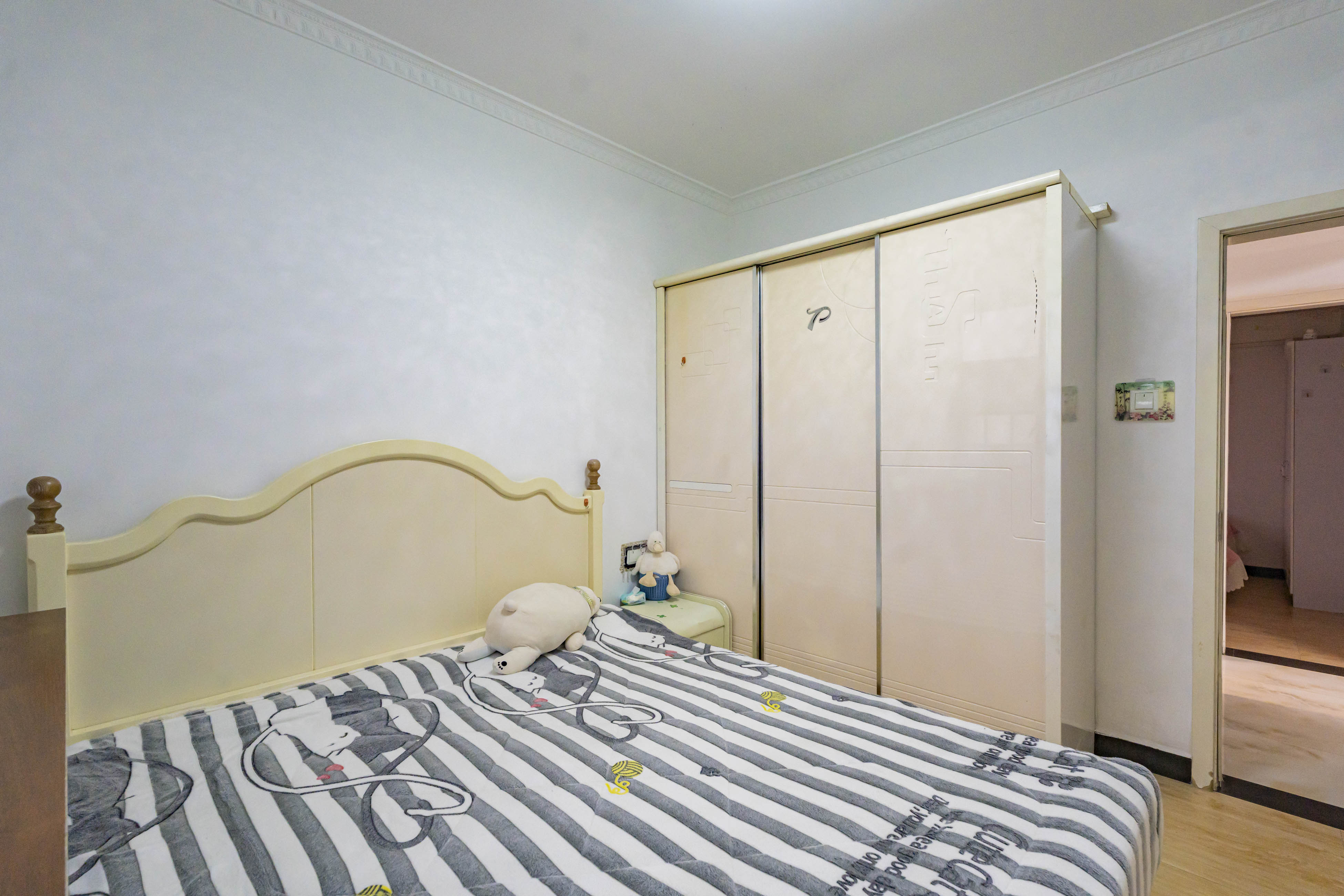 悦湖山  4室2厅1卫    68.0万 悦湖山  4室2厅1卫    68.0万卧室