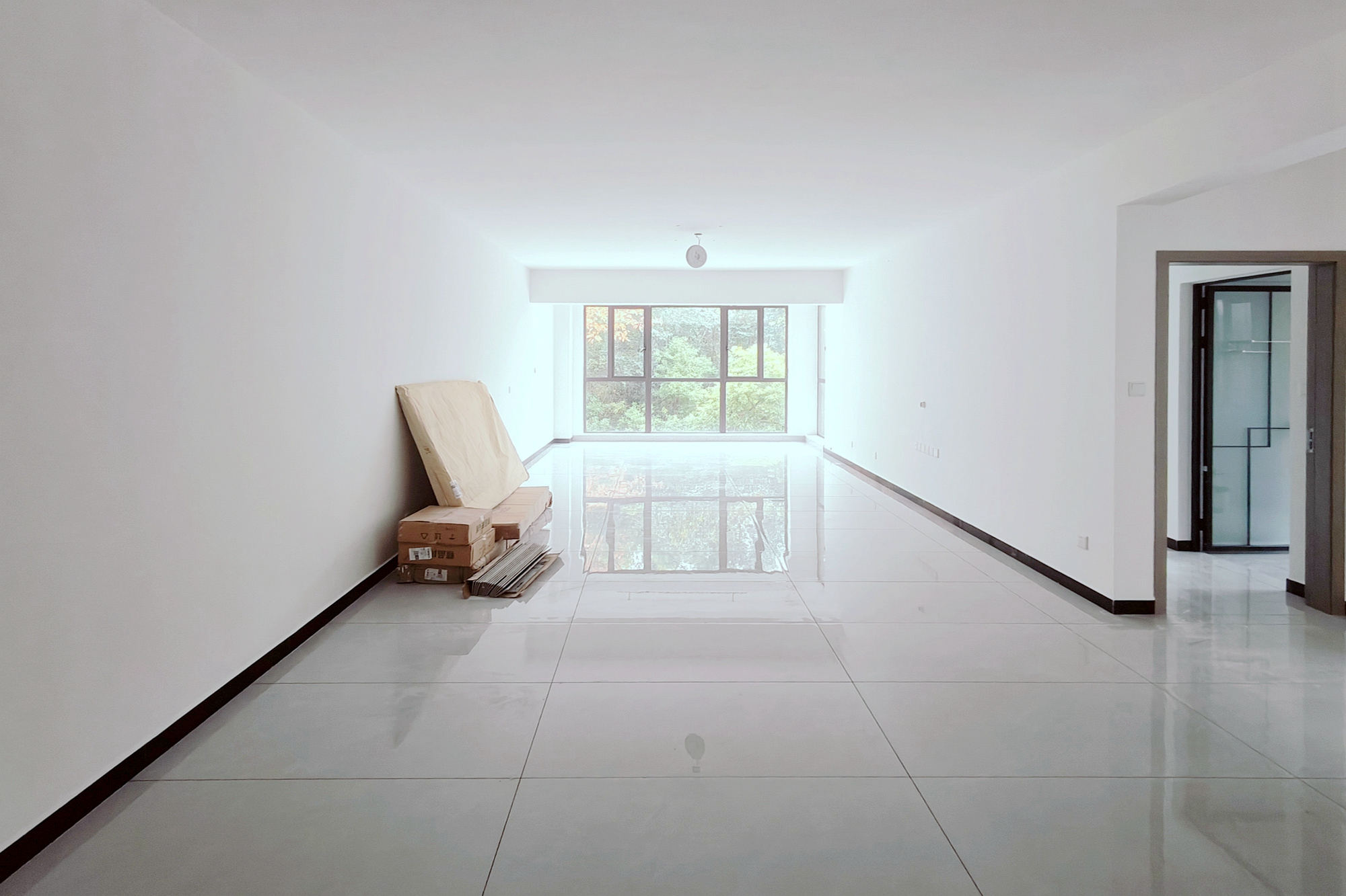 润和谷山郡(悦禧山庄水榭花都) 3室2厅2卫 90.8万 润和谷山郡(悦禧山庄水榭花都) 3室2厅2卫 90.8万客厅