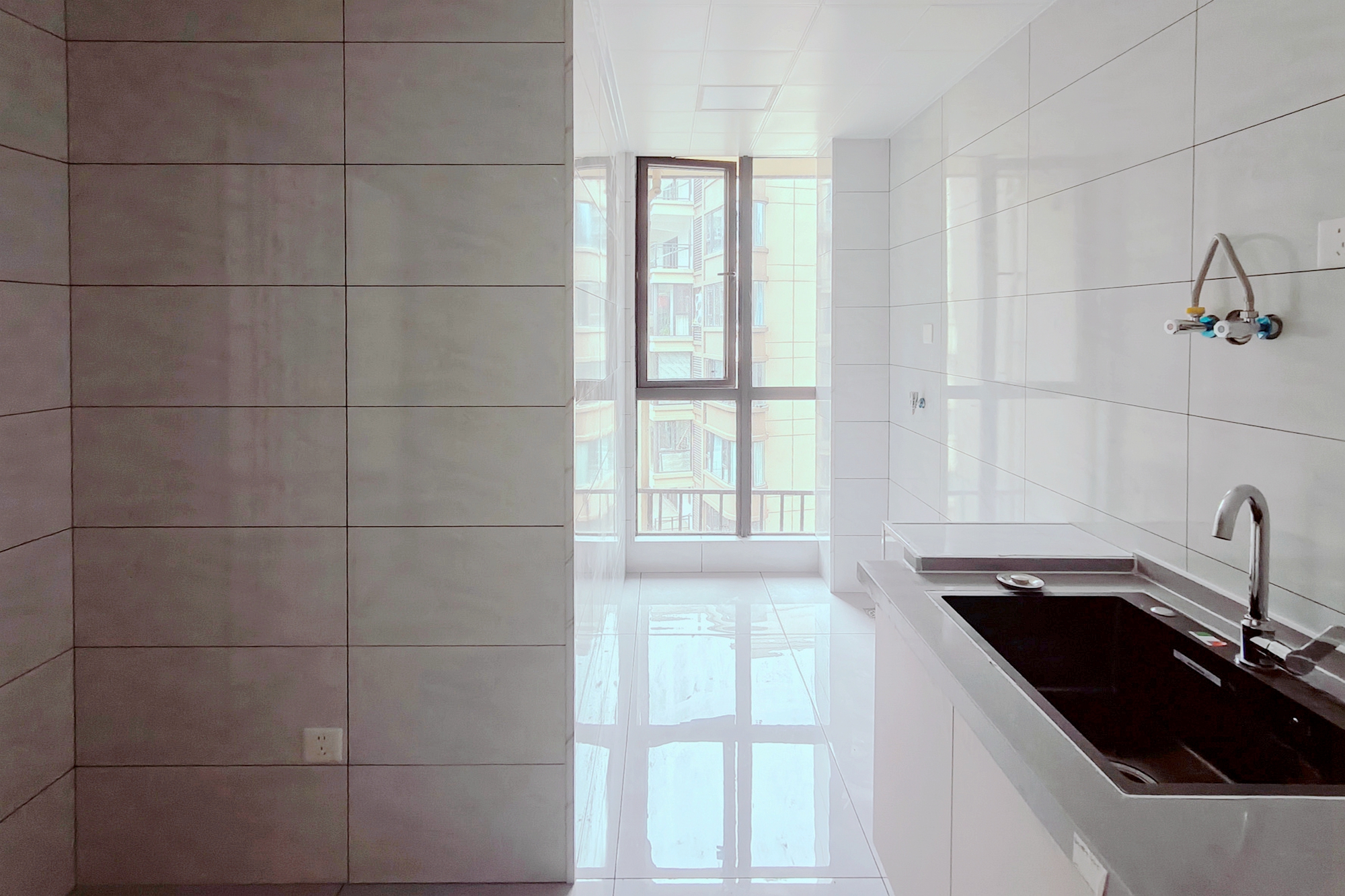 润和谷山郡(悦禧山庄水榭花都) 3室2厅2卫 90.8万 润和谷山郡(悦禧山庄水榭花都) 3室2厅2卫 90.8万厨房