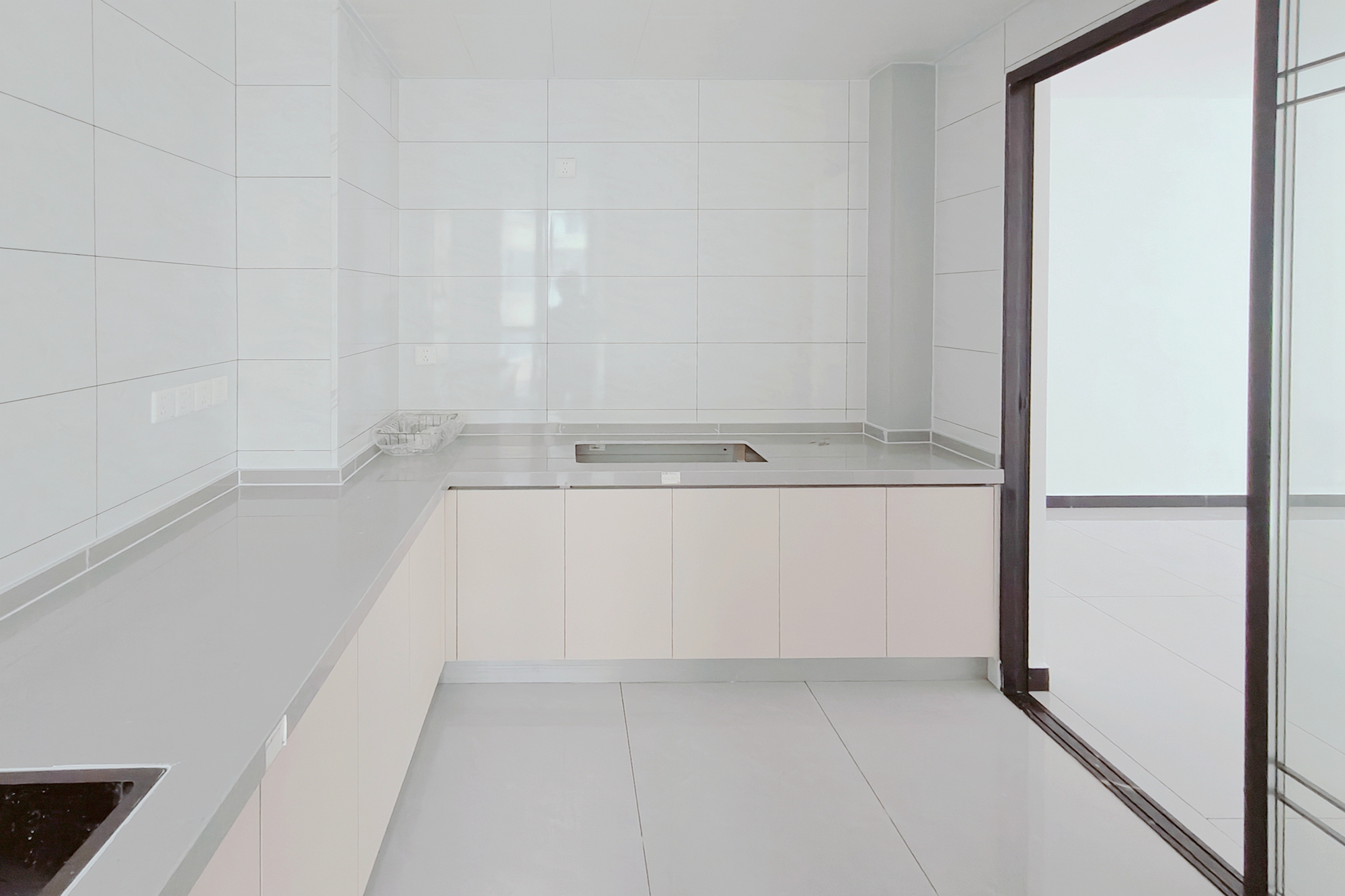 润和谷山郡(悦禧山庄水榭花都) 3室2厅2卫 90.8万 润和谷山郡(悦禧山庄水榭花都) 3室2厅2卫 90.8万厨房