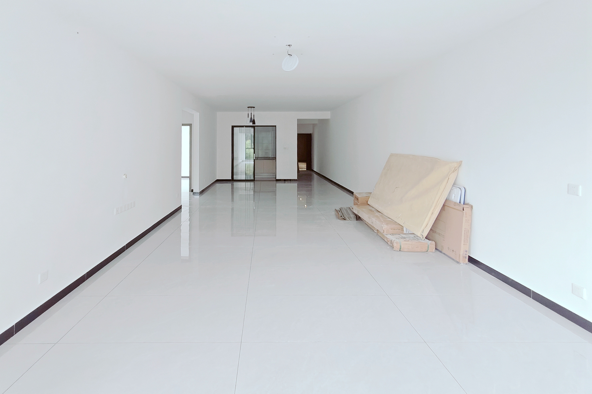 润和谷山郡(悦禧山庄水榭花都) 3室2厅2卫 90.8万 润和谷山郡(悦禧山庄水榭花都) 3室2厅2卫 90.8万客厅