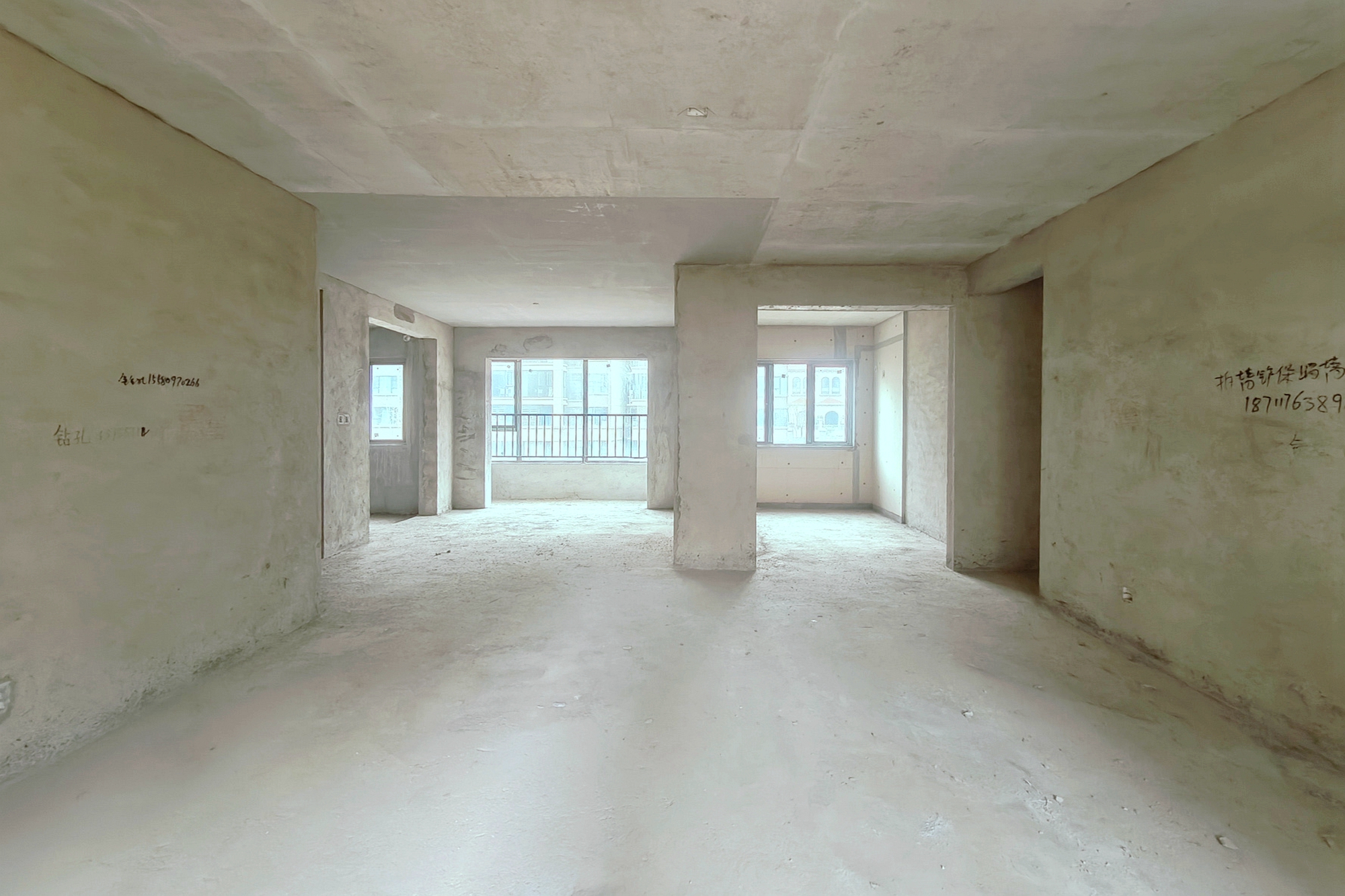 润和谷山郡(悦禧山庄水榭花都) 5室2厅3卫 162.0万 润和谷山郡(悦禧山庄水榭花都) 5室2厅3卫 162.0万客厅