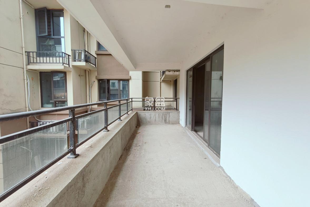 润和谷山郡(悦禧山庄水榭花都) 5室2厅3卫 162.0万 润和谷山郡(悦禧山庄水榭花都) 5室2厅3卫 162.0万阳台