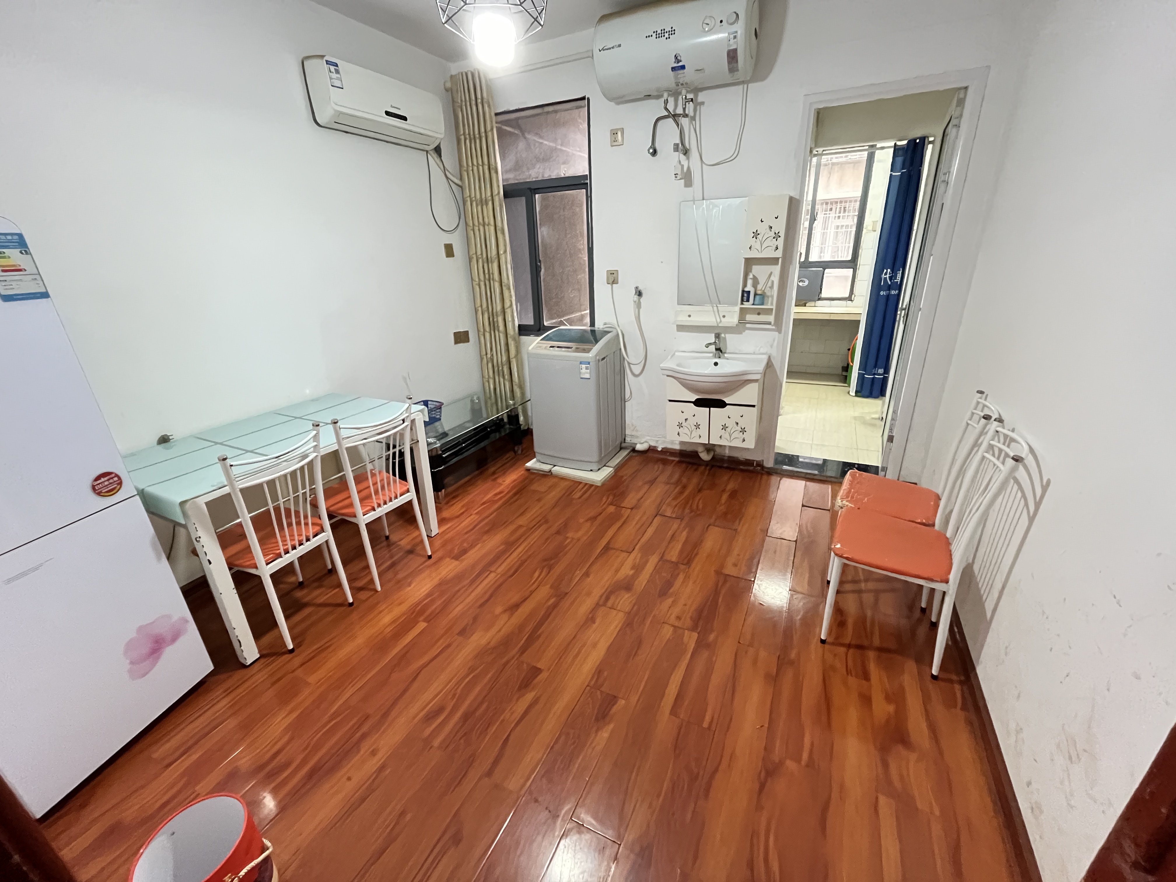 长岭包装宿舍  1室1厅1卫   1400.00元/月室内图