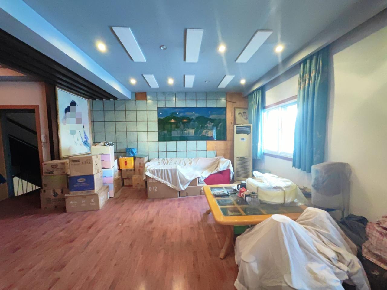 黄河北路上八区地税宿舍  4室2厅2卫    53.0万 黄河北路上八区地税宿舍  4室2厅2卫    53.0万室内图