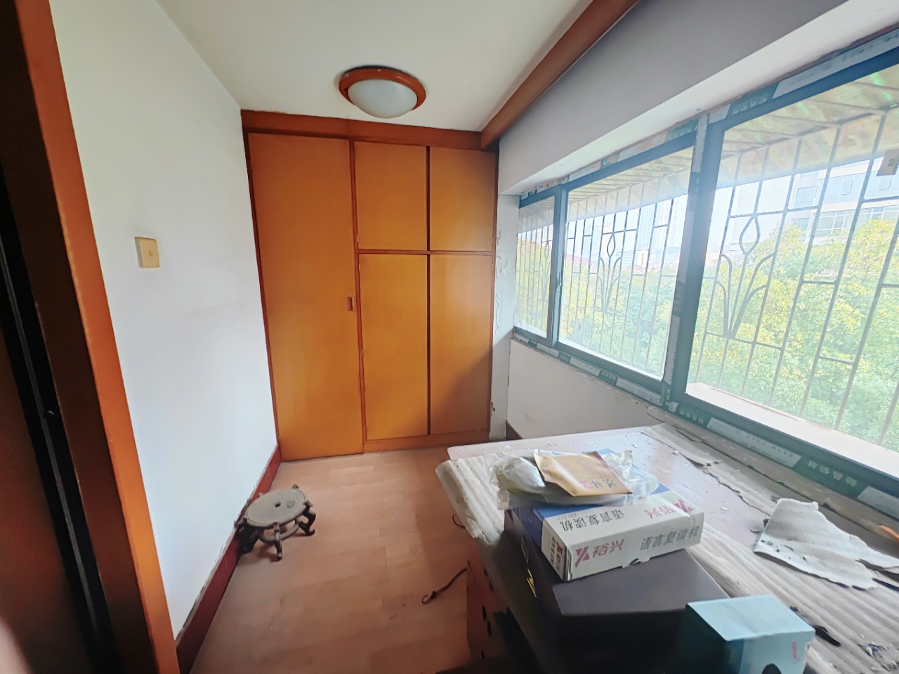 黄河北路上八区地税宿舍  4室2厅2卫    53.0万 黄河北路上八区地税宿舍  4室2厅2卫    53.0万室内图