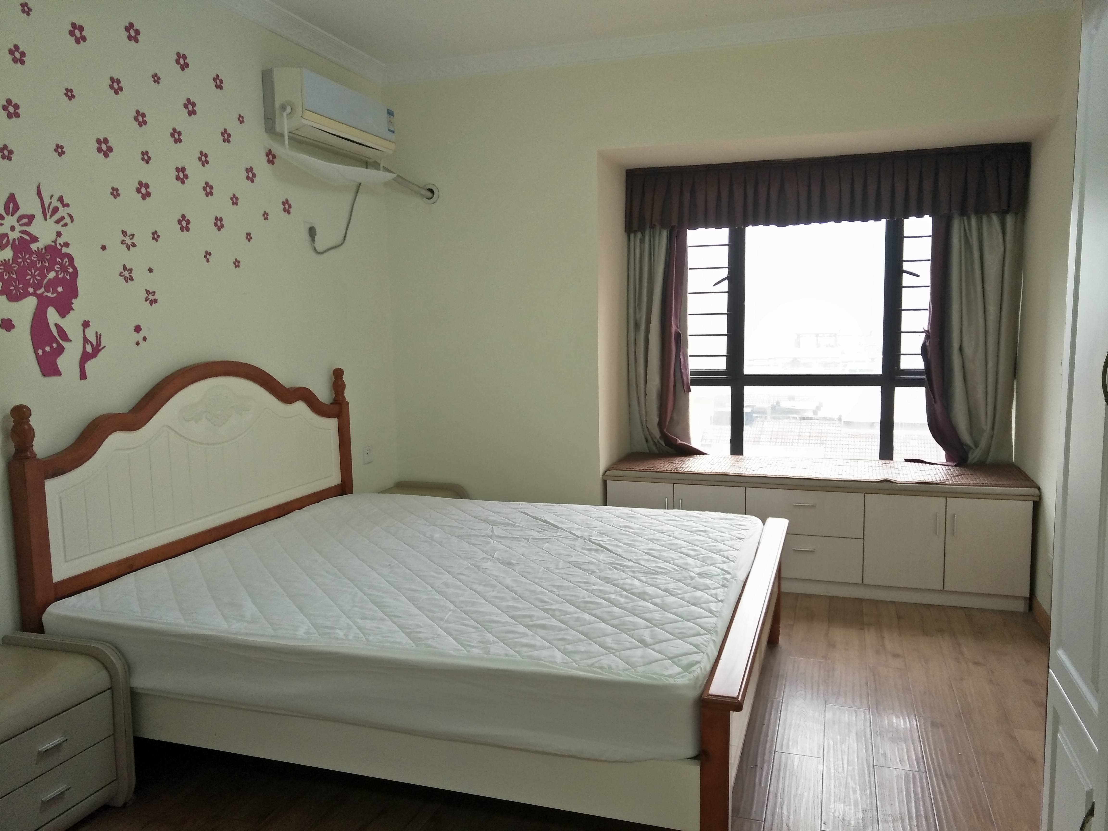 勤诚达新界  4室2厅2卫    2500.0元/月 勤诚达新界  4室2厅2卫    2500.0元/月室内图