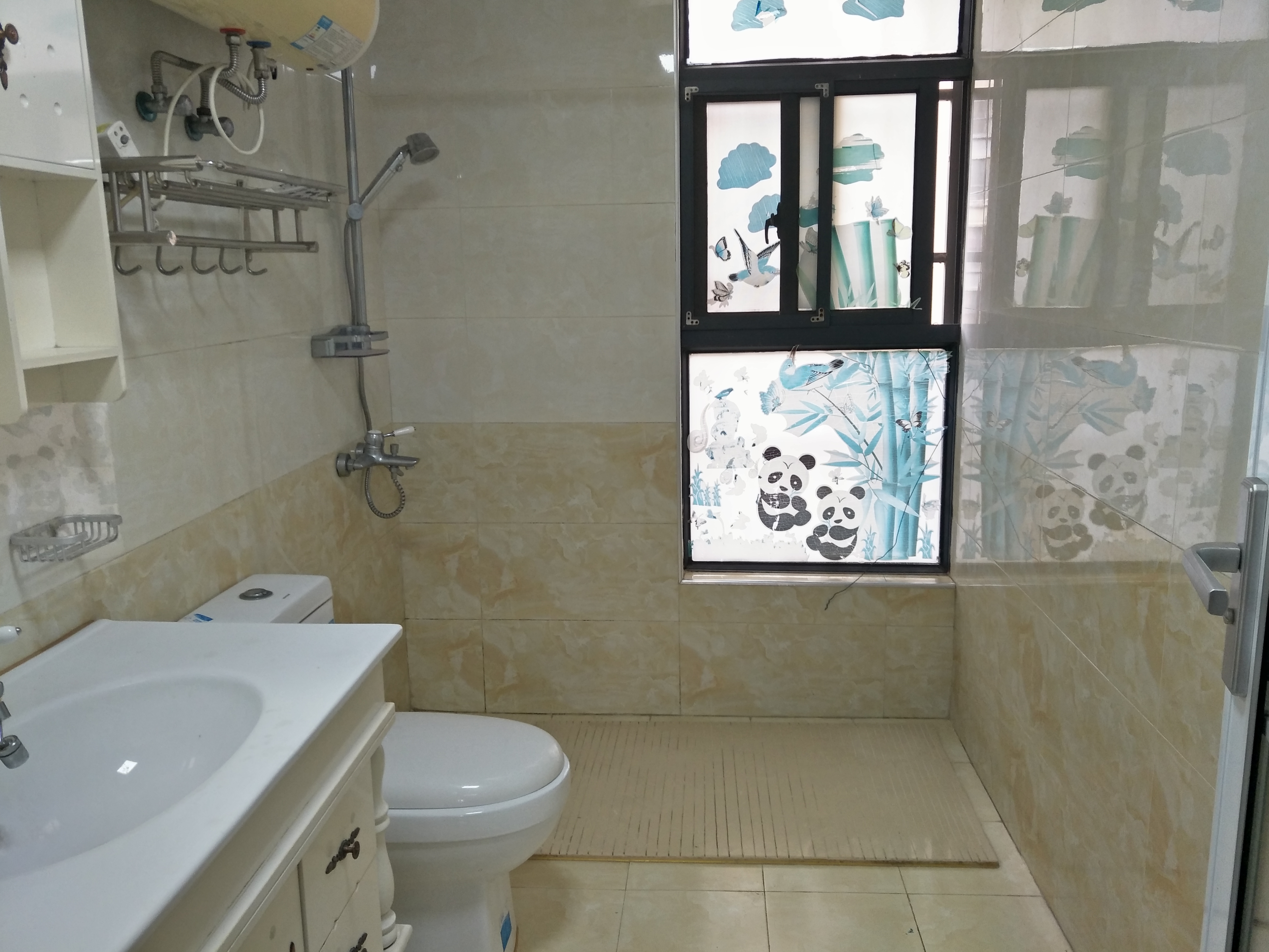 勤诚达新界  4室2厅2卫    2500.0元/月 勤诚达新界  4室2厅2卫    2500.0元/月室内图