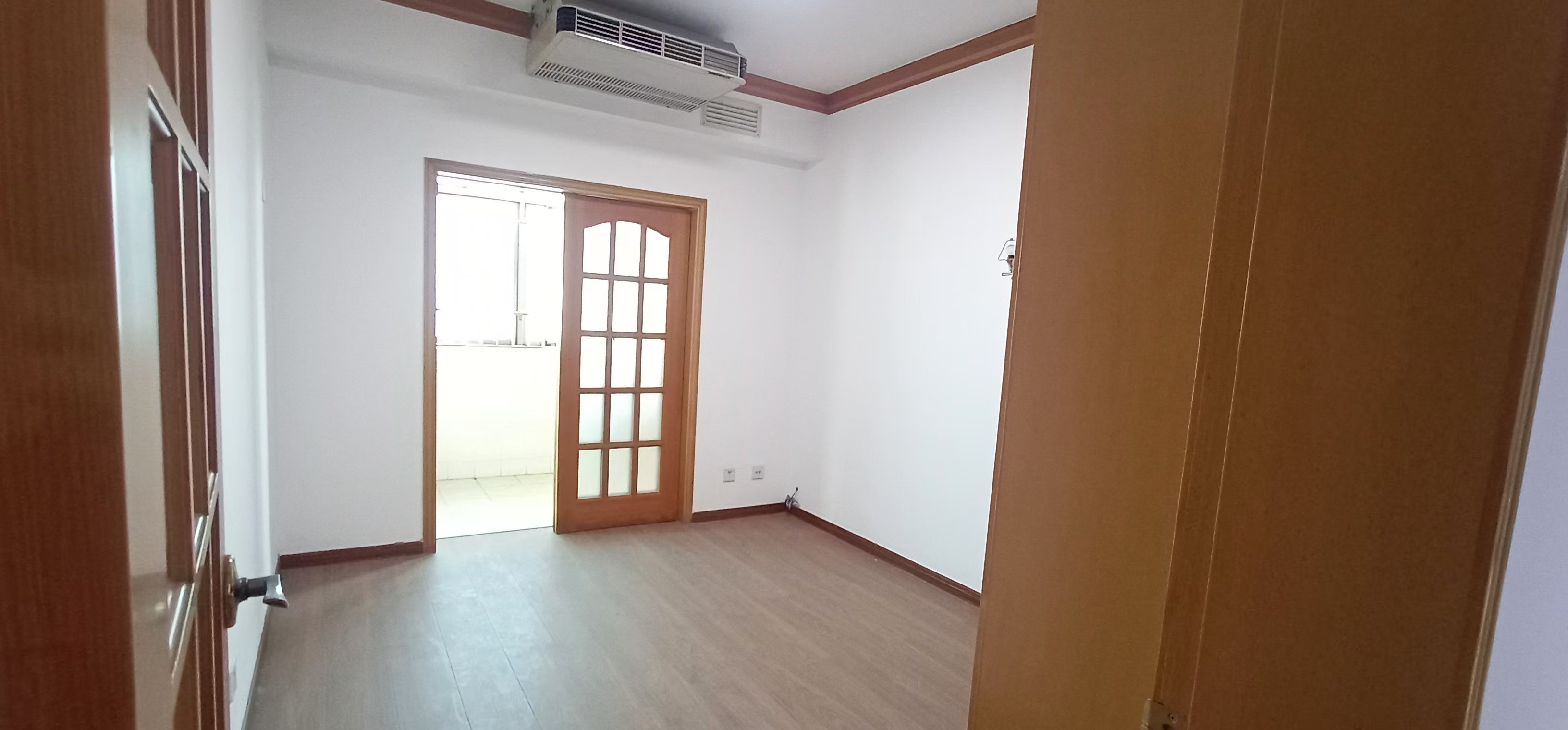 房产大厦 3室2厅2卫 2500.0元/月 房产大厦 3室2厅2卫 2500.0元/月室内图