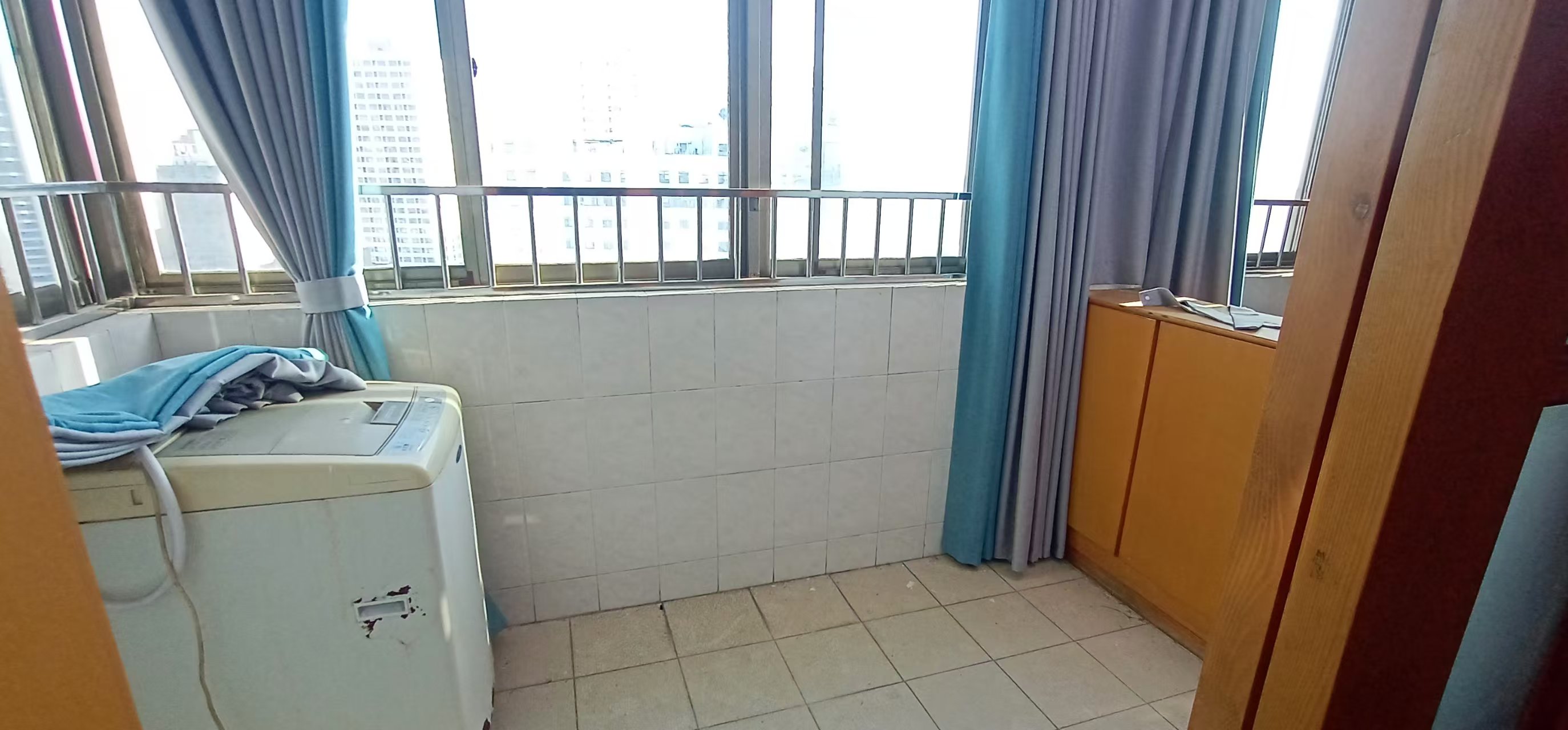 房产大厦 3室2厅2卫 2500.0元/月 房产大厦 3室2厅2卫 2500.0元/月室内图