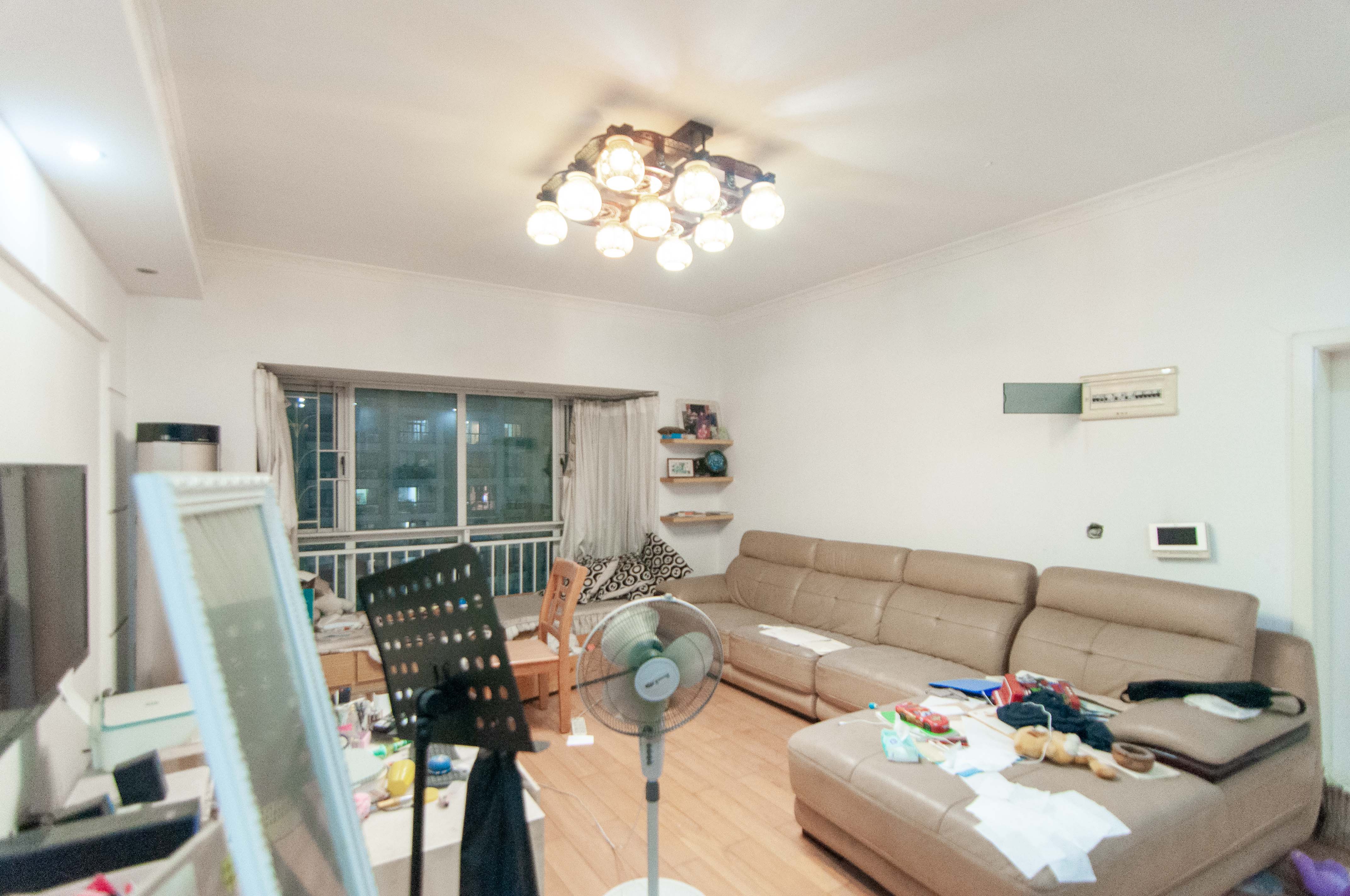 西点公园里 3室2厅2卫 140.0万 西点公园里 3室2厅2卫 140.0万客厅