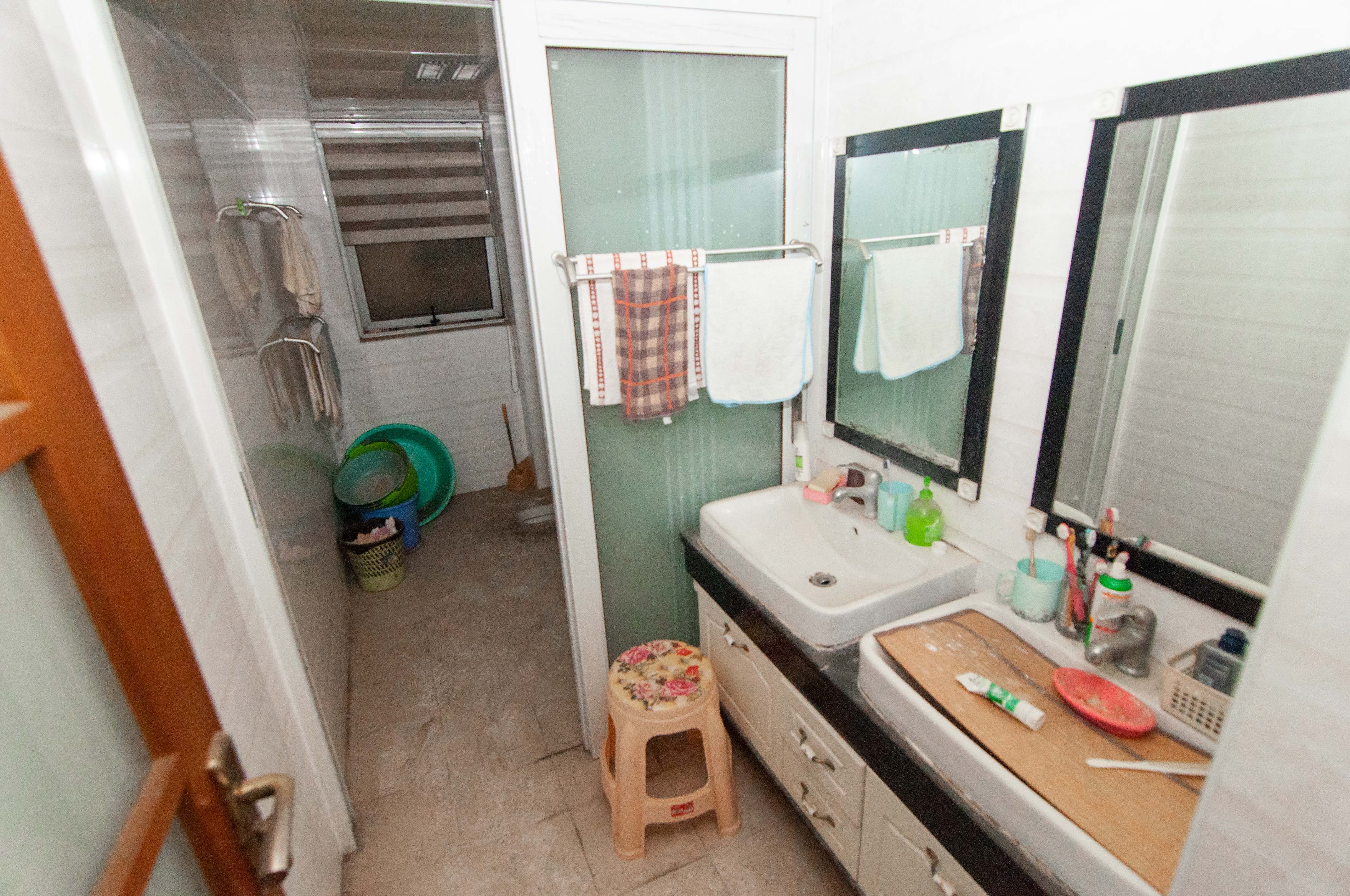 西点公园里 3室2厅2卫 140.0万 西点公园里 3室2厅2卫 140.0万卫生间