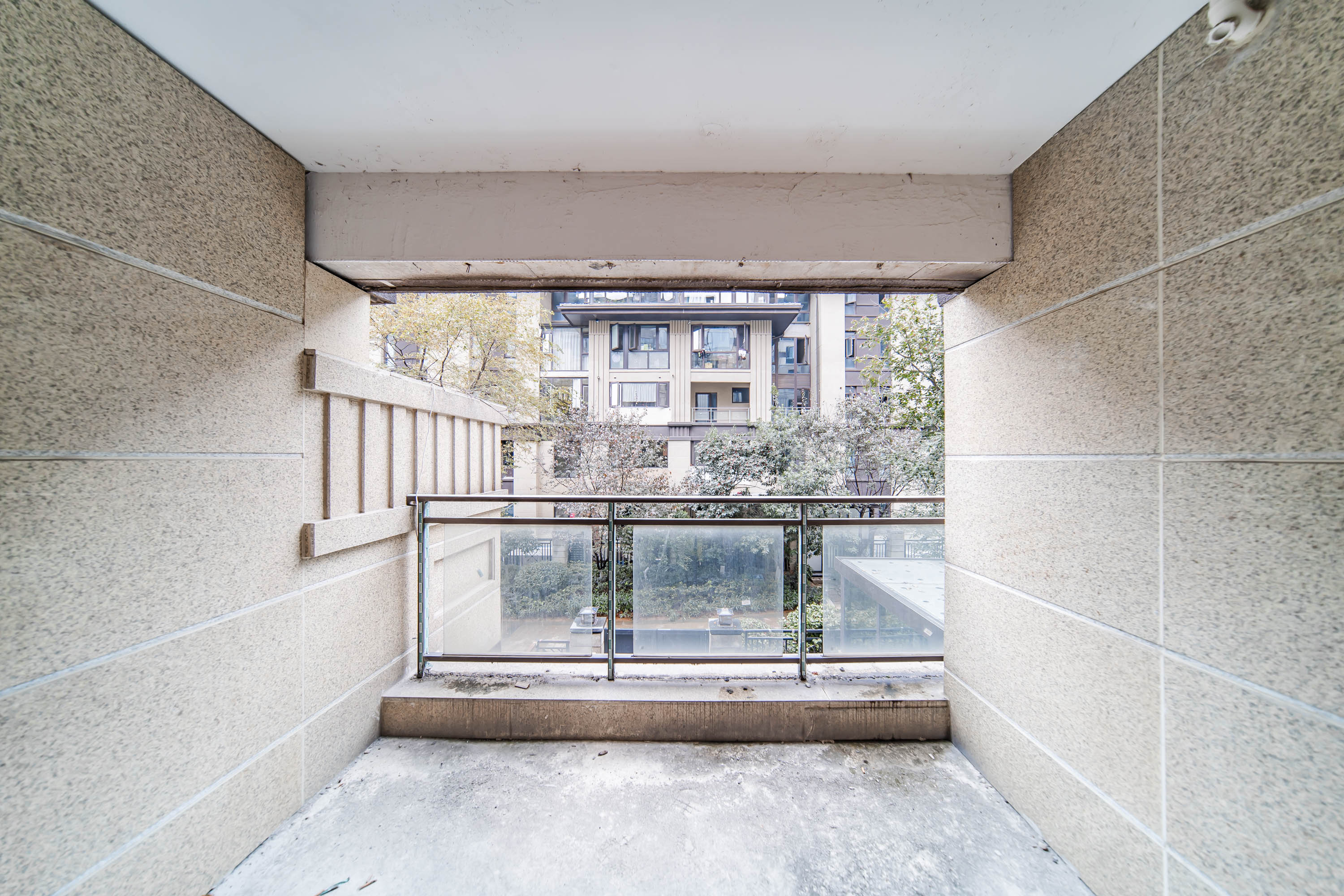 洋湖18克拉(旷远洋湖18克拉)  7室3厅3卫    300.0万 洋湖18克拉(旷远洋湖18克拉)  7室3厅3卫    300.0万阳台