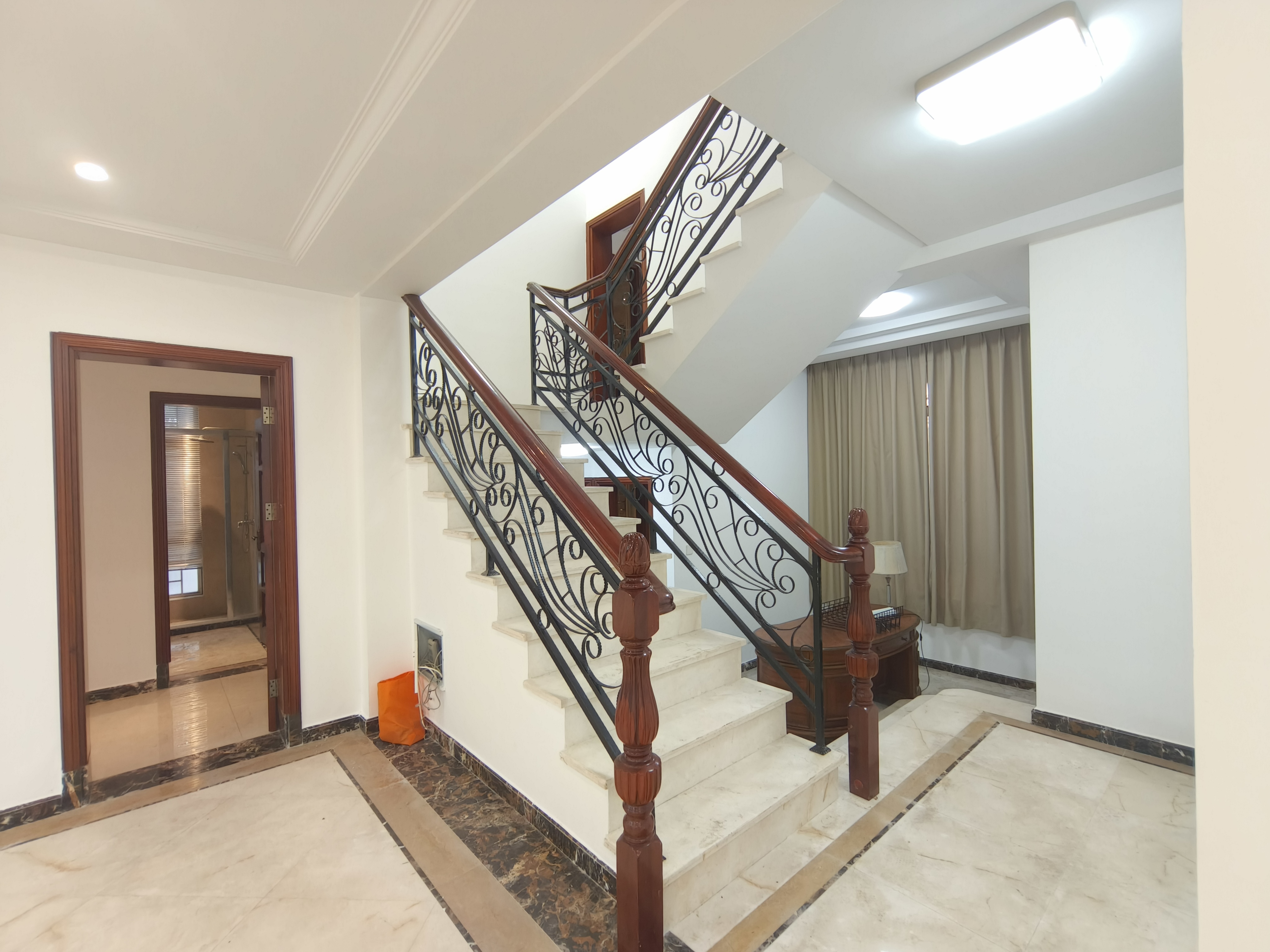 海南大公馆(海岸绿洲) 8室2厅5卫 32000.0元/月 海南大公馆(海岸绿洲) 8室2厅5卫 32000.0元/月室内图