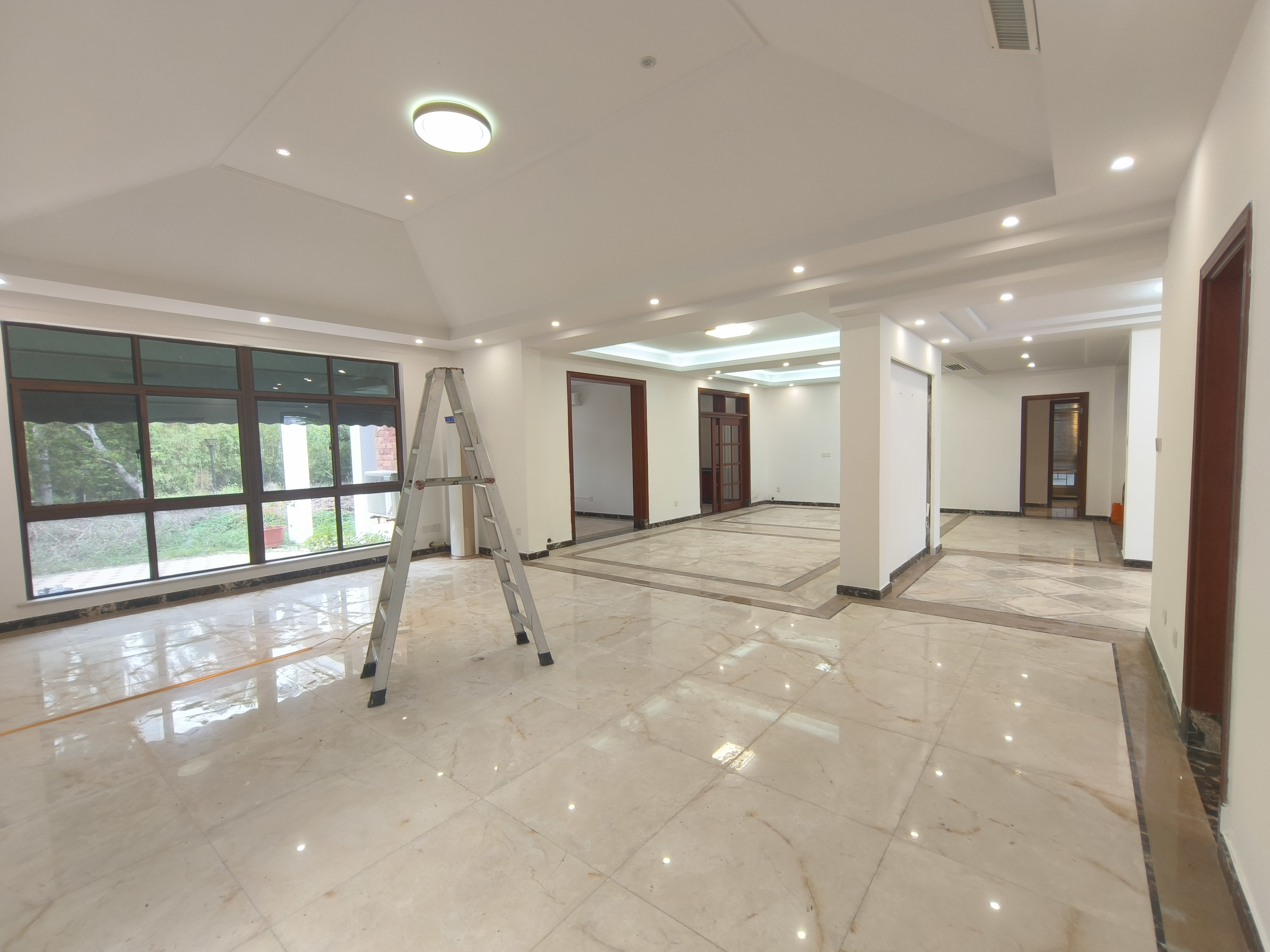 海南大公馆(海岸绿洲) 8室2厅5卫 32000.0元/月 海南大公馆(海岸绿洲) 8室2厅5卫 32000.0元/月小区图