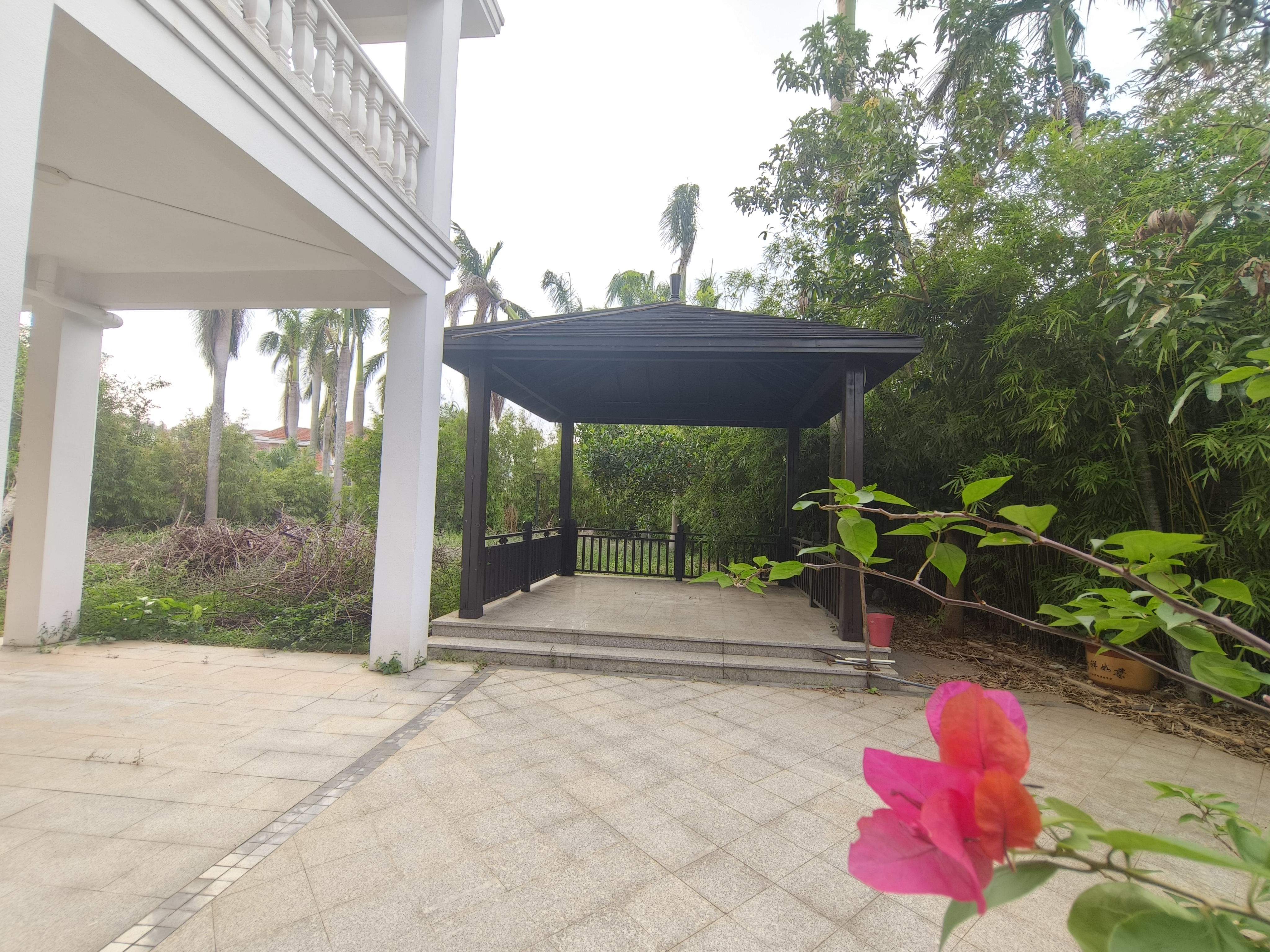 海南大公馆(海岸绿洲) 8室2厅5卫 32000.0元/月 海南大公馆(海岸绿洲) 8室2厅5卫 32000.0元/月小区图