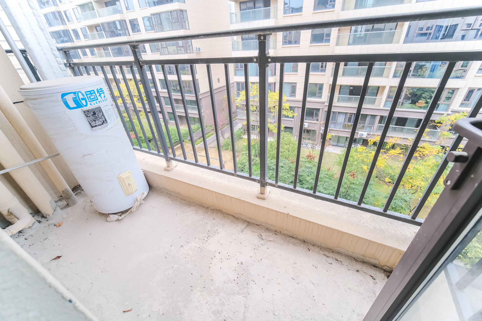 合能枫丹新里  4室2厅2卫    175.0万 合能枫丹新里  4室2厅2卫    175.0万阳台