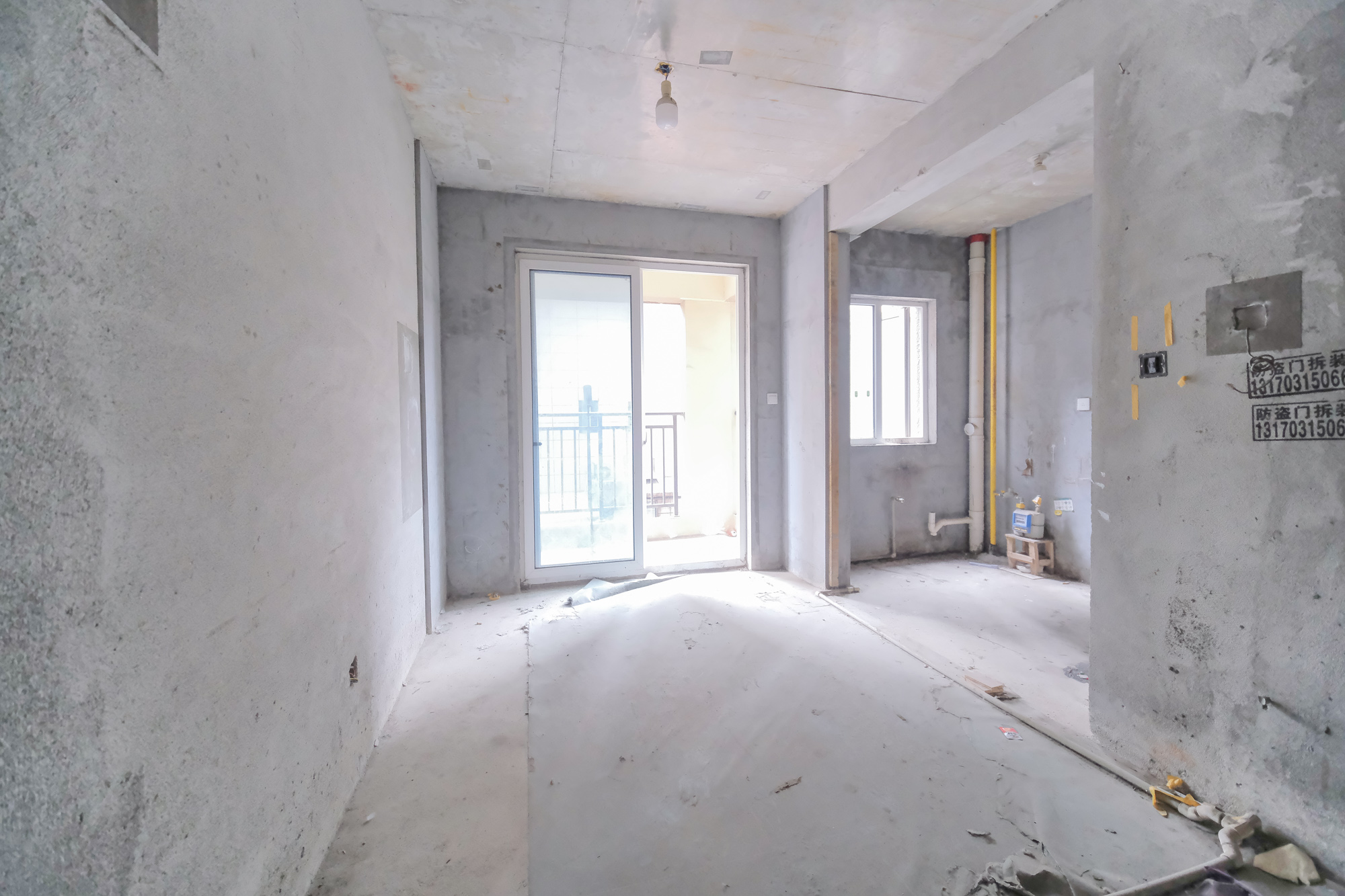 荣盛花语城 4室2厅2卫 76.8万 荣盛花语城 4室2厅2卫 76.8万客厅