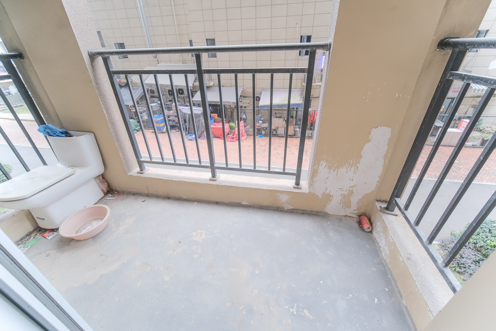 荣盛花语城 4室2厅2卫 76.8万 荣盛花语城 4室2厅2卫 76.8万阳台