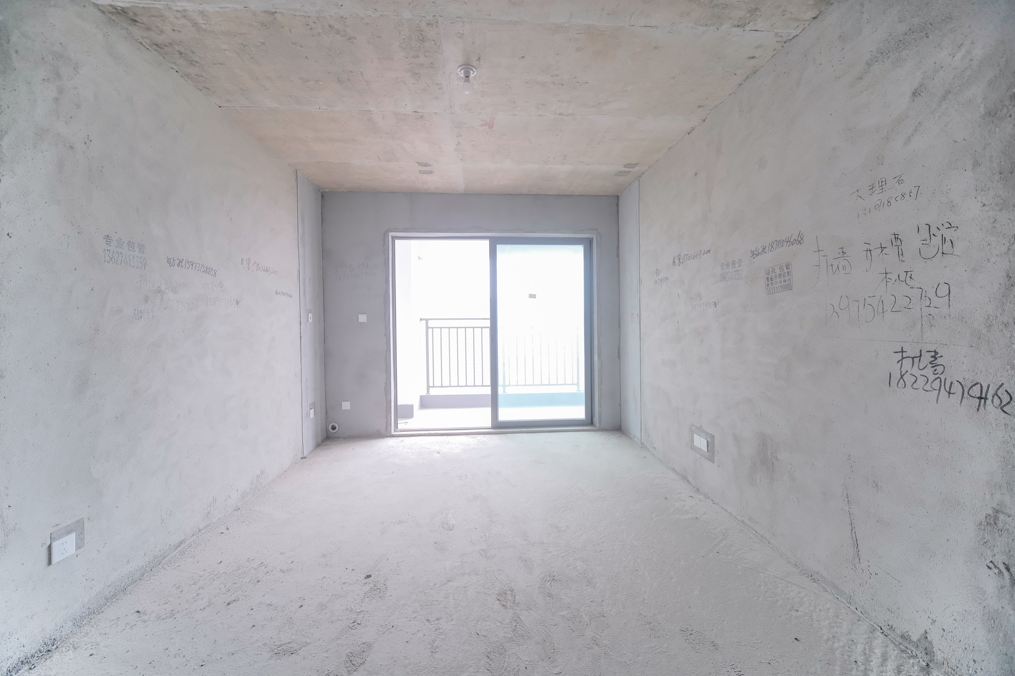 爱情公望府  3室2厅1卫    83.0万 爱情公望府  3室2厅1卫    83.0万客厅